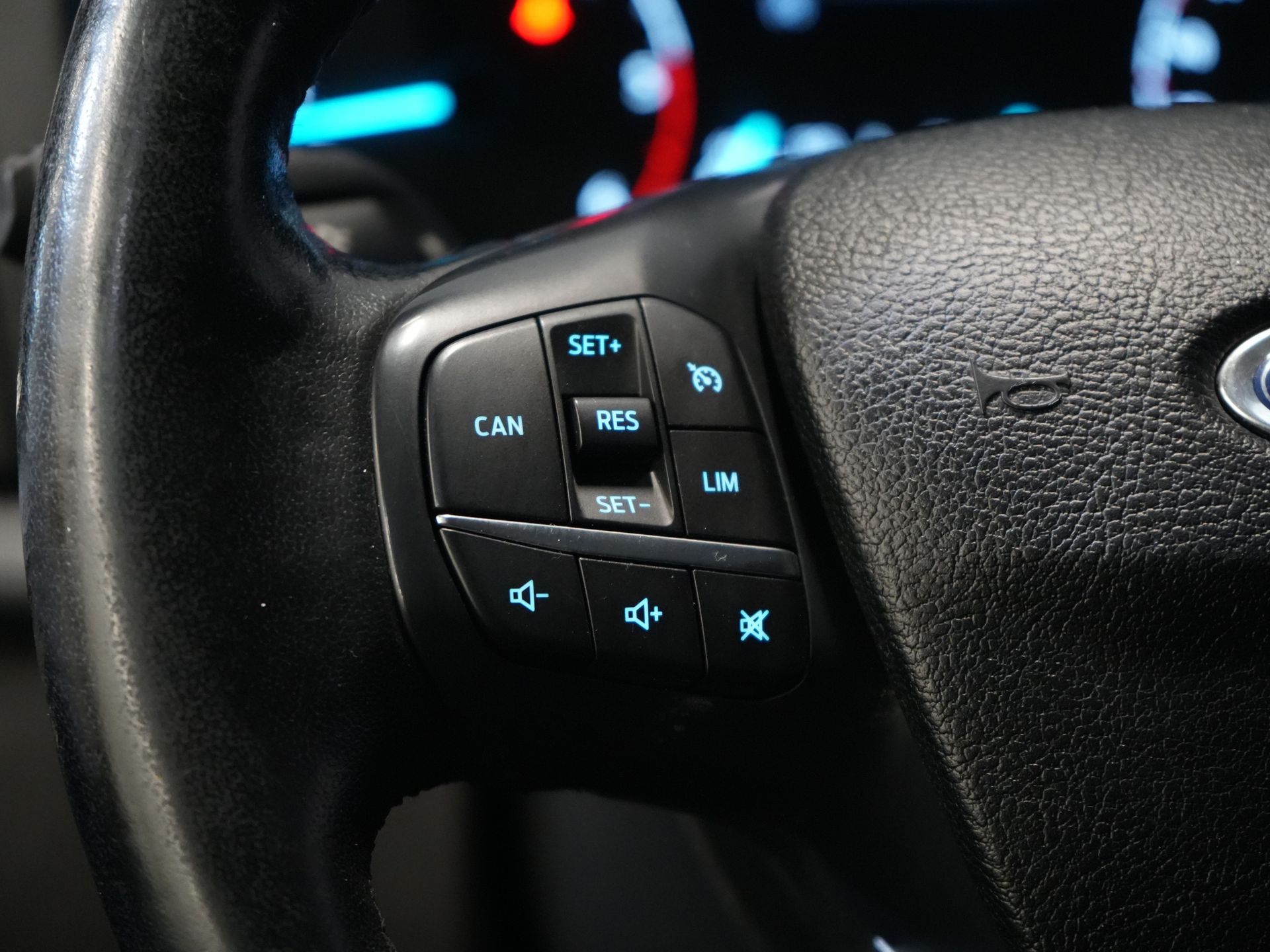 Ford Transit Custom Van 2.0 TDCI 130 CP Aut. L2 Bi-Xenon/ Încălzire scaune/ Încălzire stand/ Cameră/ Cruise/ LMV/ PDC