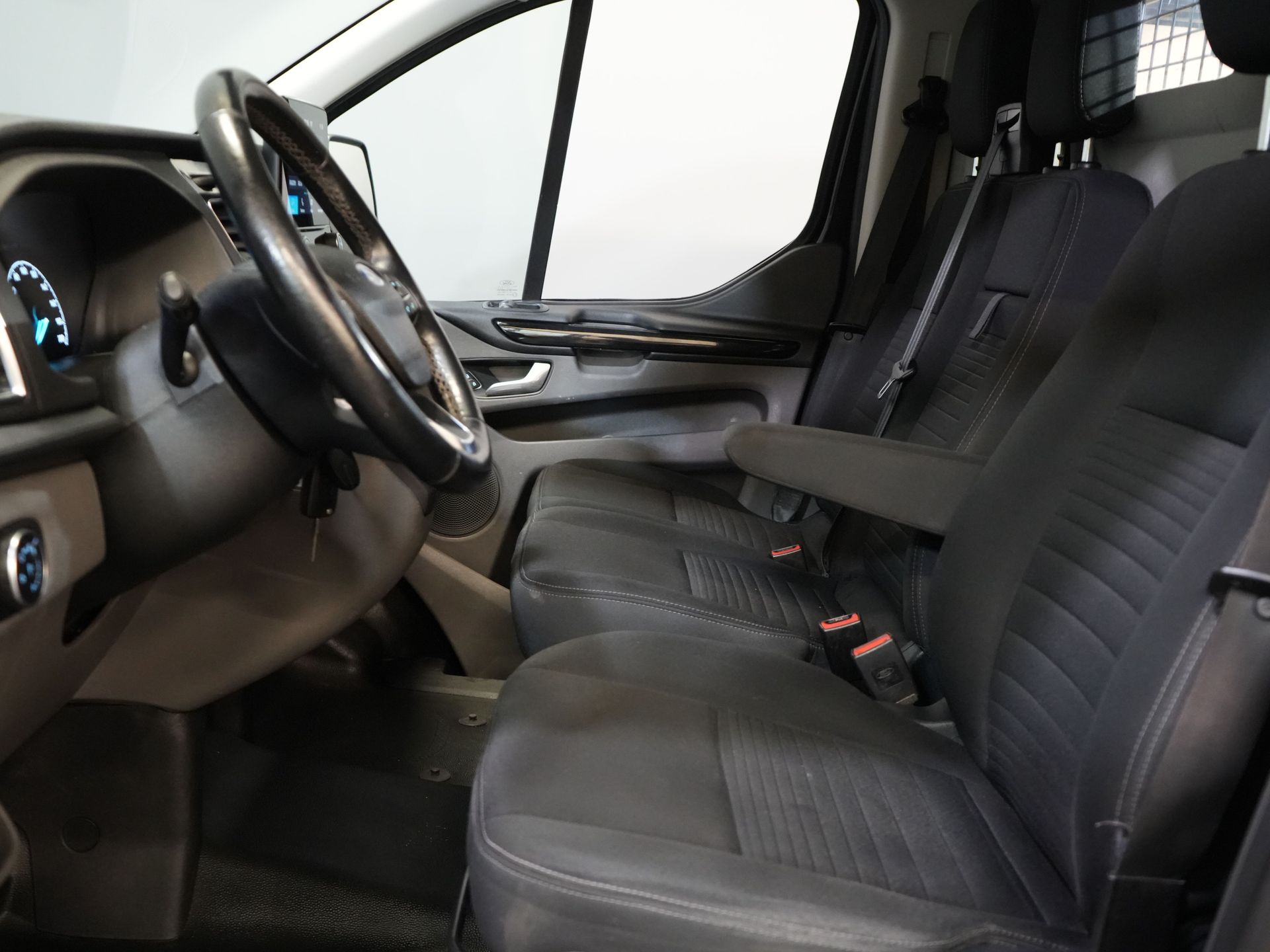 Ford Transit Custom Van 2.0 TDCI 130 CP Aut. L2 Bi-Xenon/ Încălzire scaune/ Încălzire stand/ Cameră/ Cruise/ LMV/ PDC