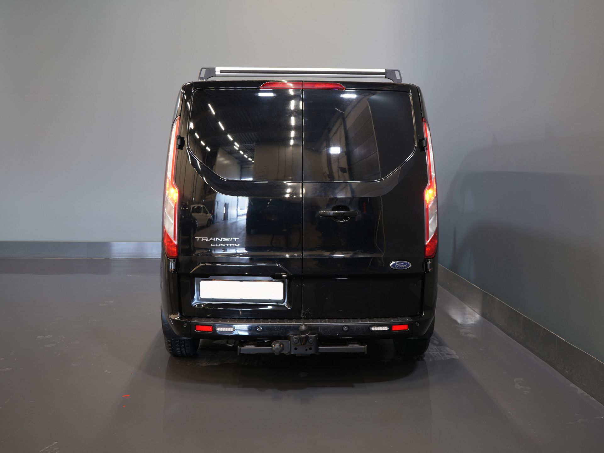 Ford Transit Custom Van 2.0 TDCI 130 CP Aut. L2 Bi-Xenon/ Încălzire scaune/ Încălzire stand/ Cameră/ Cruise/ LMV/ PDC