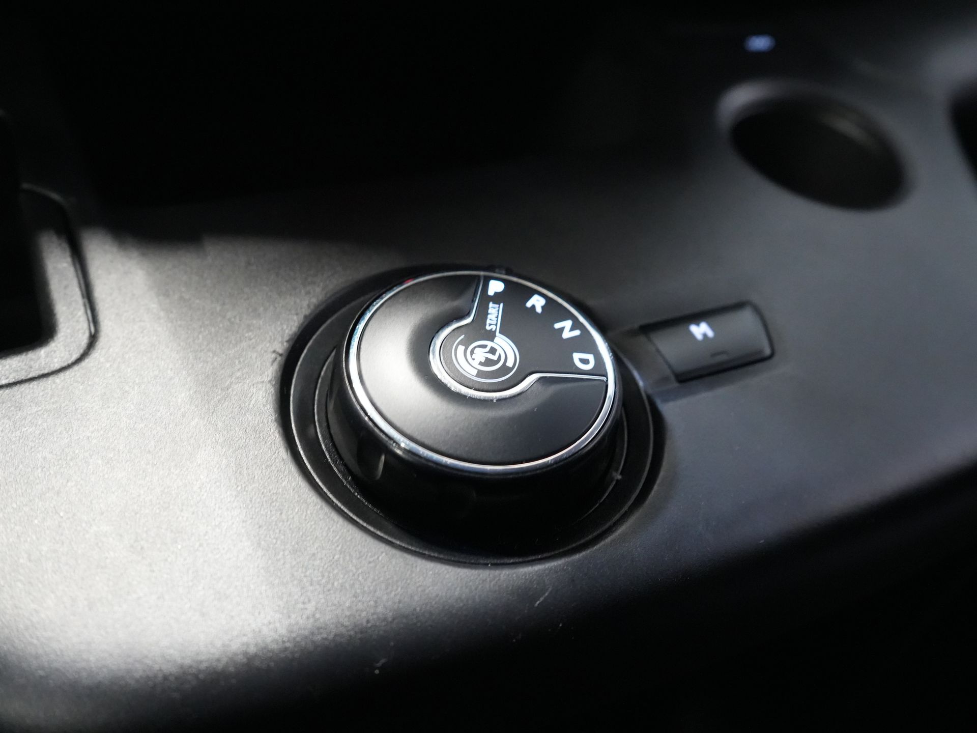Opel Combo Bestelbus 1.2 Turbo 130 pk Aut. BENZINE BPM VRIJ! Keyless/ Carplay/ PDC/ Cruise/ Trekhaak/ Airco