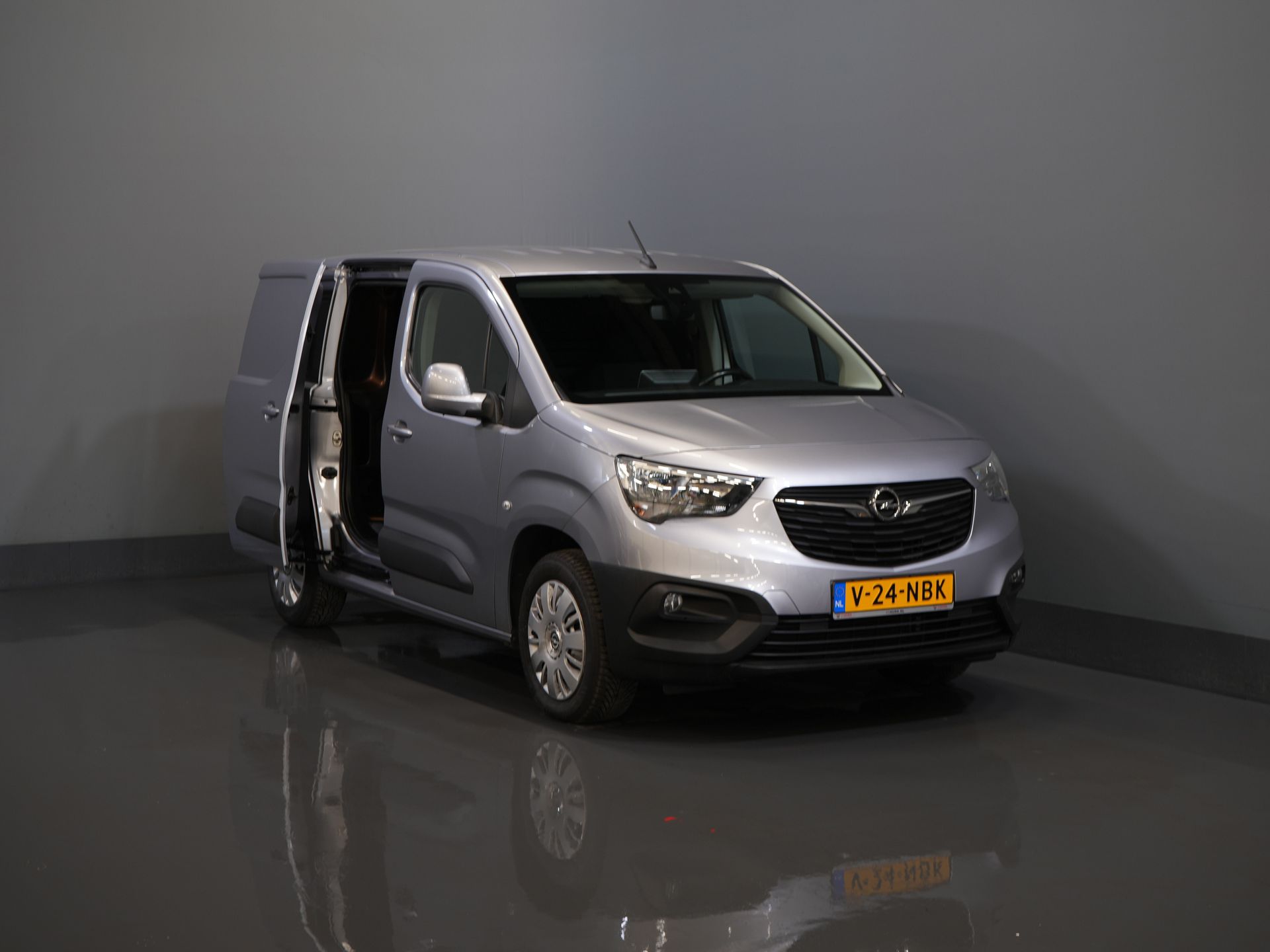Opel Combo Bestelbus 1.2 Turbo 130 pk Aut. BENZINE BPM VRIJ! Keyless/ Carplay/ PDC/ Cruise/ Trekhaak/ Airco