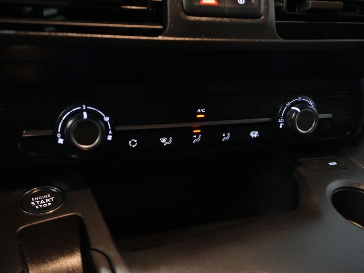 Opel Combo Bestelbus 1.2 Turbo 130 pk Aut. BENZINE BPM VRIJ! Keyless/ Carplay/ PDC/ Cruise/ Trekhaak/ Airco