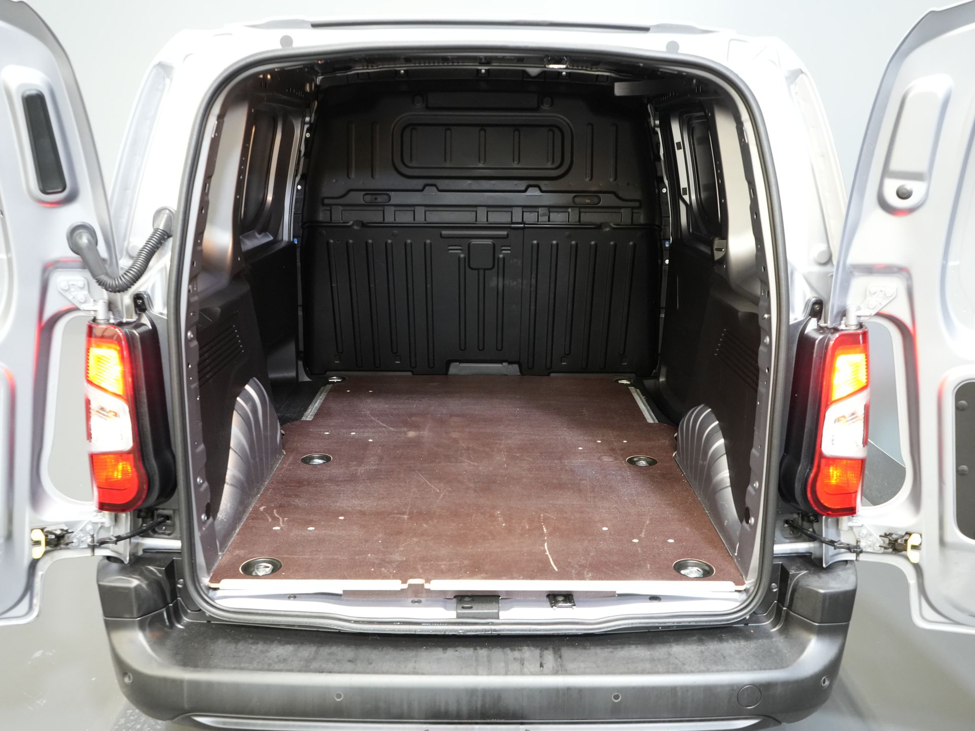 Opel Combo Bestelbus 1.2 Turbo 130 pk Aut. BENZINE BPM VRIJ! Keyless/ Carplay/ PDC/ Cruise/ Trekhaak/ Airco