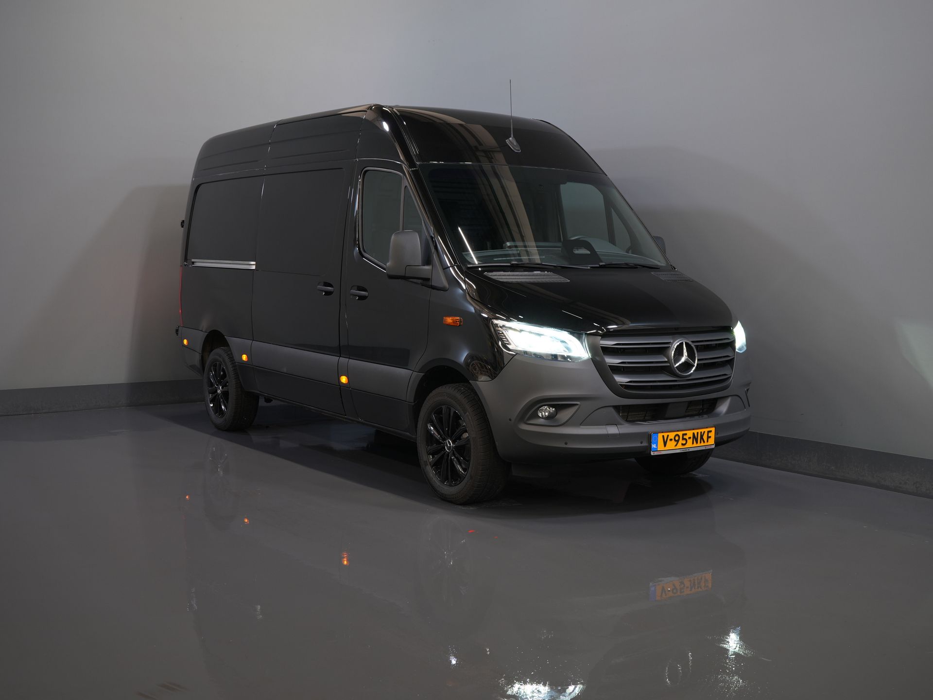 Mercedes-Benz Sprinter Van 317 Aut. L2H2 BPM GRATIS! (Facelift) 3.5t Hak holowniczy/ LED/ Fotel rozkładany/ 270 Gr. Drzwi/ Ogrzewanie siedzeń/ Navi/ Kamera/ PDC/ Cruise/ Airco