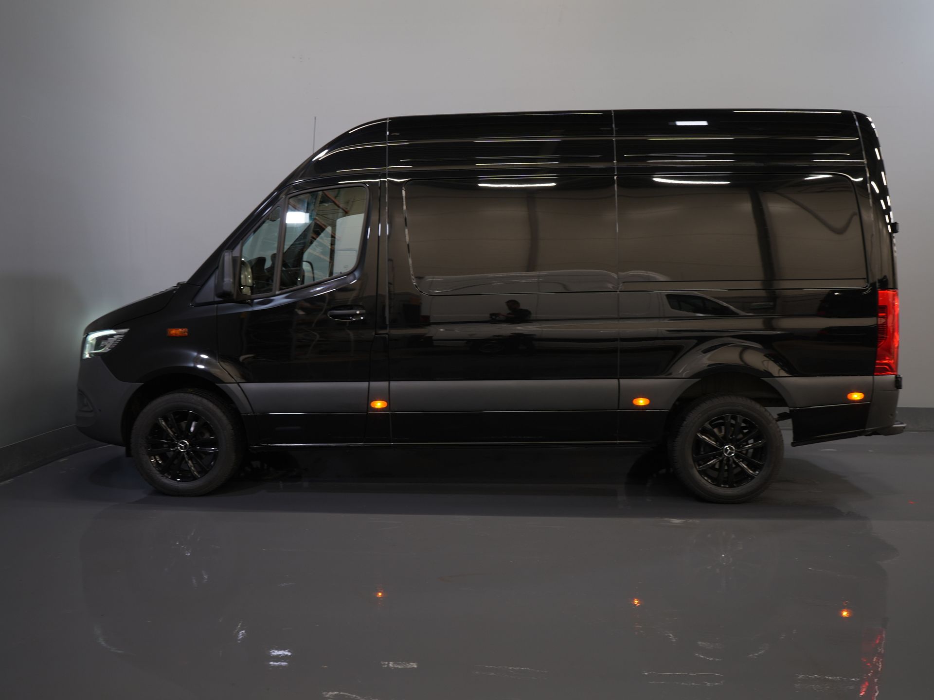 Mercedes-Benz Sprinter Van 317 Aut. L2H2 BPM GRATIS! (Facelift) 3.5t Hak holowniczy/ LED/ Fotel rozkładany/ 270 Gr. Drzwi/ Ogrzewanie siedzeń/ Navi/ Kamera/ PDC/ Cruise/ Airco