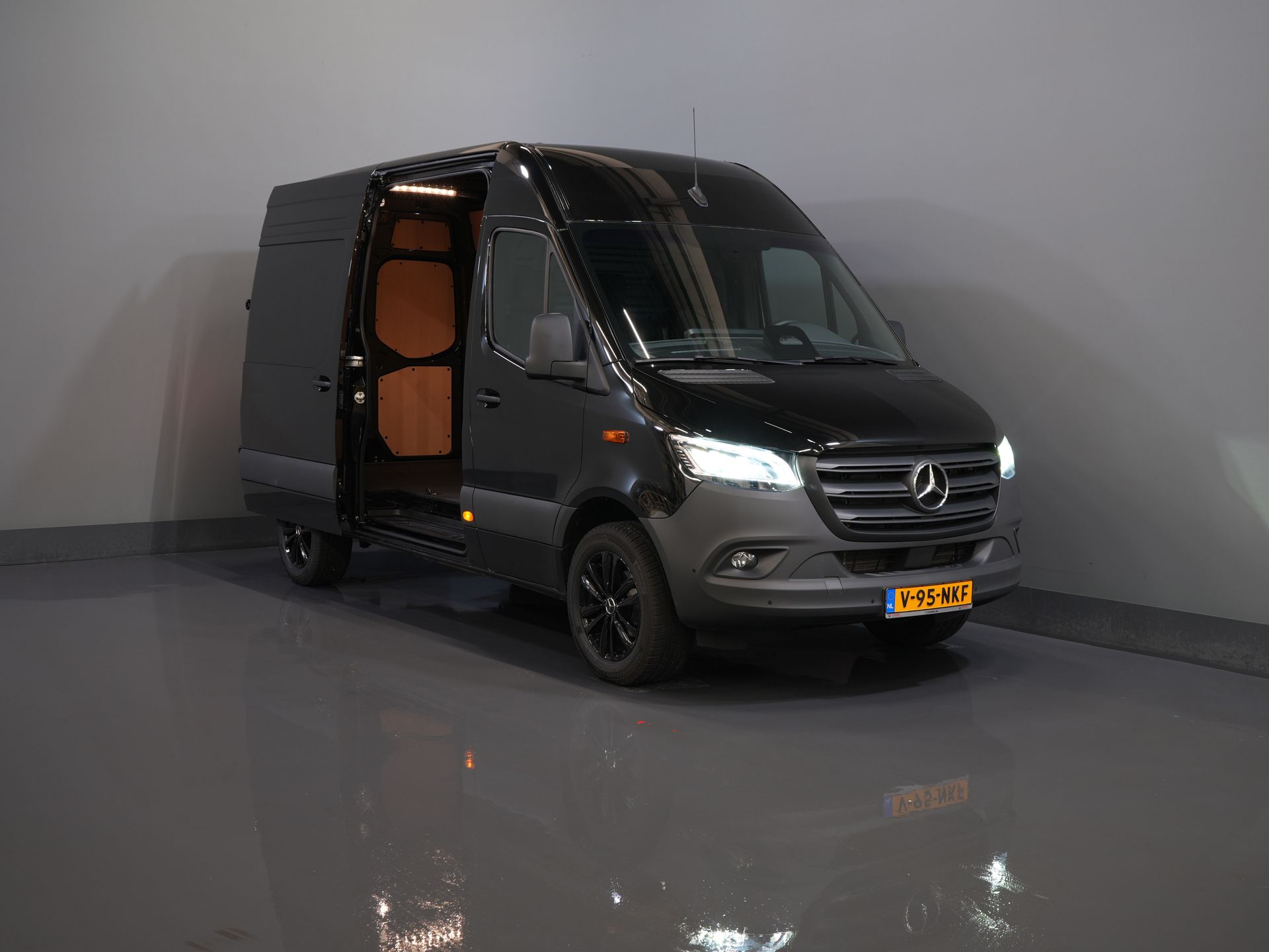 Mercedes-Benz Sprinter Van 317 Aut. L2H2 BPM GRATIS! (Facelift) 3.5t Hak holowniczy/ LED/ Fotel rozkładany/ 270 Gr. Drzwi/ Ogrzewanie siedzeń/ Navi/ Kamera/ PDC/ Cruise/ Airco
