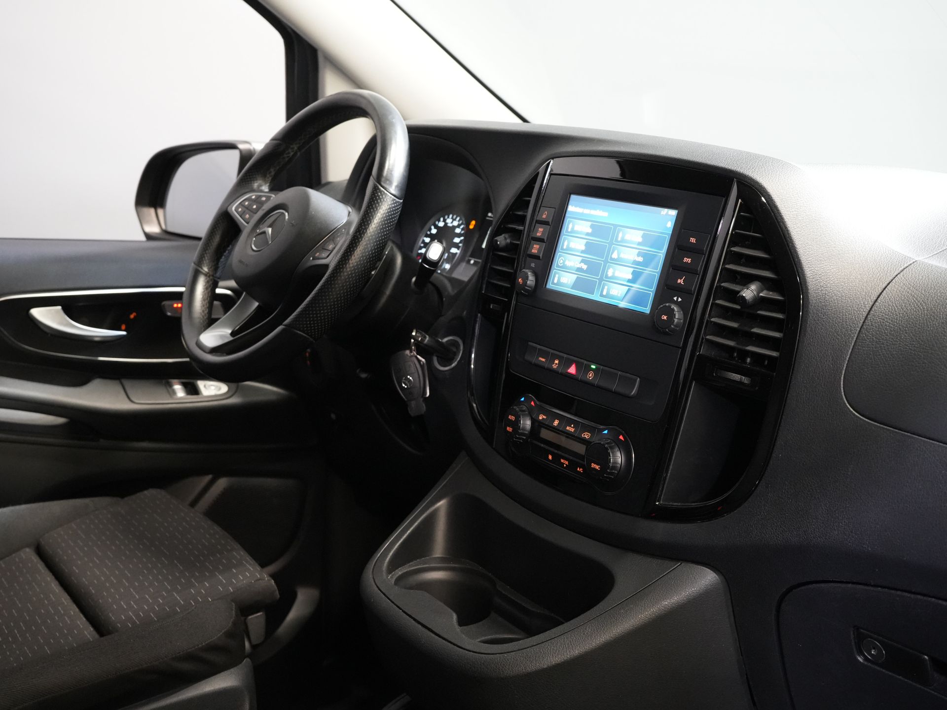 Mercedes-Benz Vito Van 119 CDI Aut. XL L3 DC Double Cab/ LED/ 2.5t Trekverm./ Alarm III/ Stoelverw./ Carplay/ Navi/ Camera/ Climate/ Cruise/ PDC/ 18