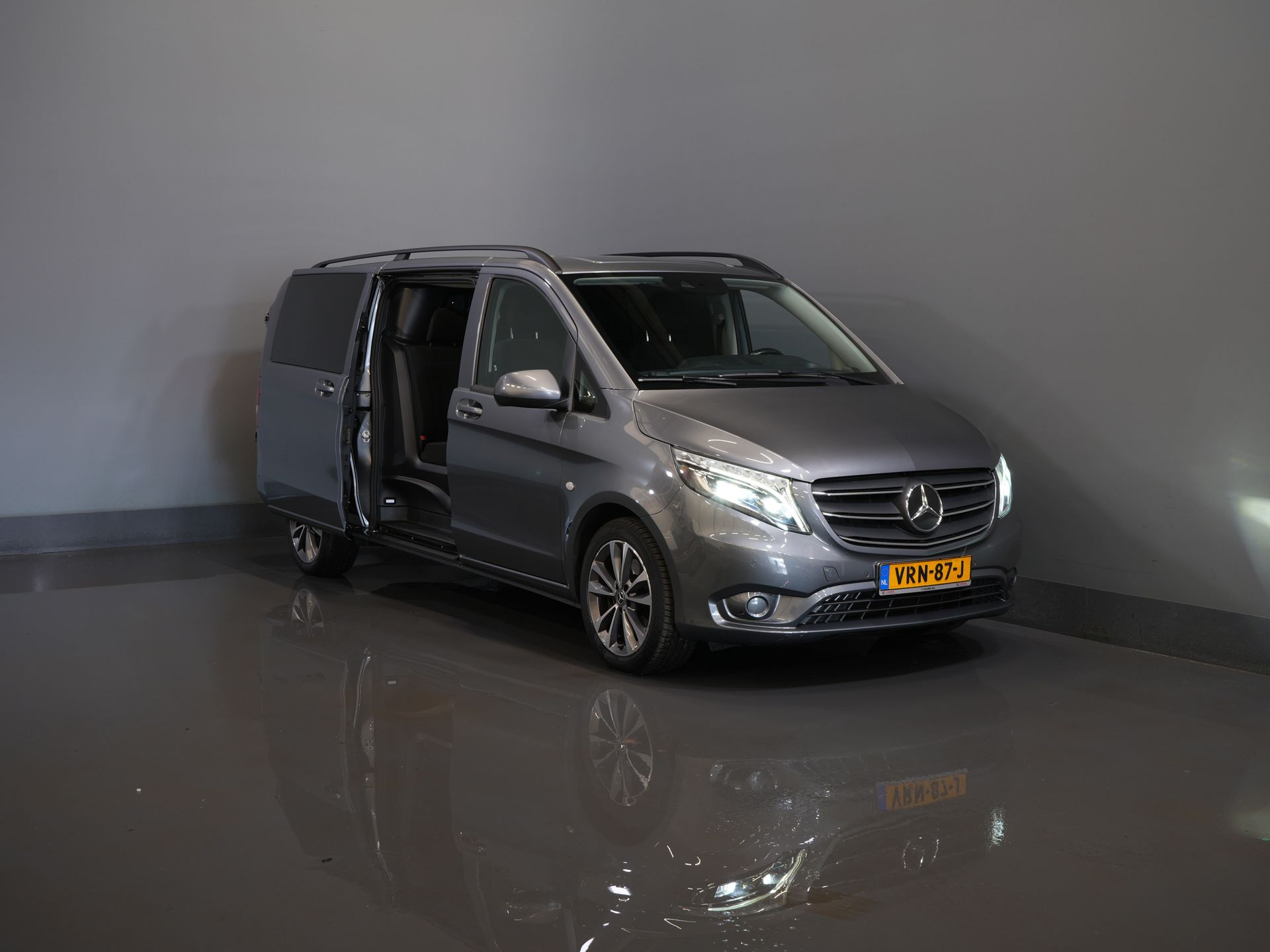 Mercedes-Benz Vito Van 119 CDI Aut. XL L3 DC Double Cab/ LED/ 2.5t Trekverm./ Alarm III/ Stoelverw./ Carplay/ Navi/ Camera/ Climate/ Cruise/ PDC/ 18