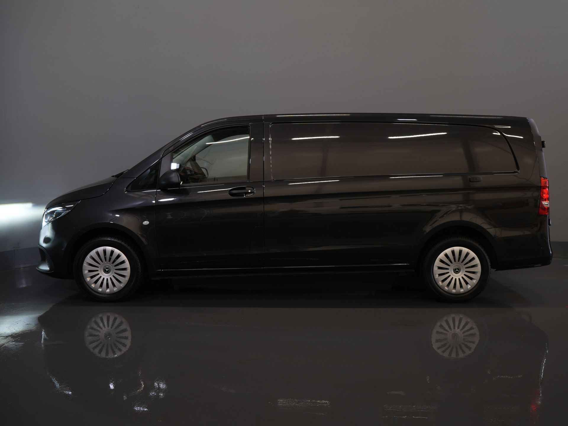 Mercedes-Benz Vito Bestelbus 116 CDI Aut. L3 LED/ Carplay/ 270Gr.Deuren./ Stoelverw/ Camera/ PDC V+A/ Trekhaak/ Navi/ Cruise