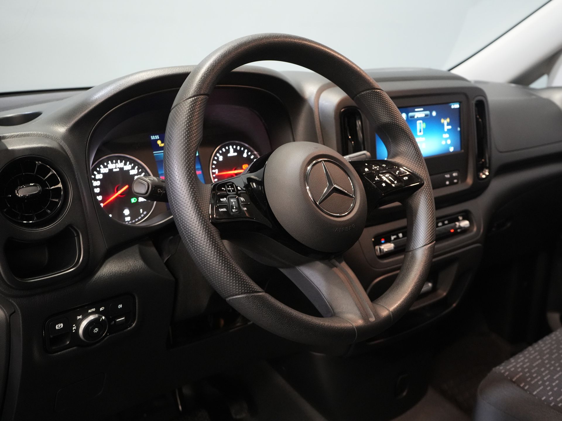 Mercedes-Benz Vito Bestelbus 116 CDI Aut. L3 LED/ Carplay/ 270Gr.Deuren./ Stoelverw/ Camera/ PDC V+A/ Trekhaak/ Navi/ Cruise