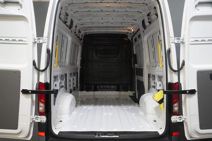 Volkswagen Crafter Bestelbus 35 140 pk DSG Aut. L3H3 BPM VRIJ! LED/ Virtual Cockpit/ Camera/ Cruise/ Carplay/ Gev.Stoel