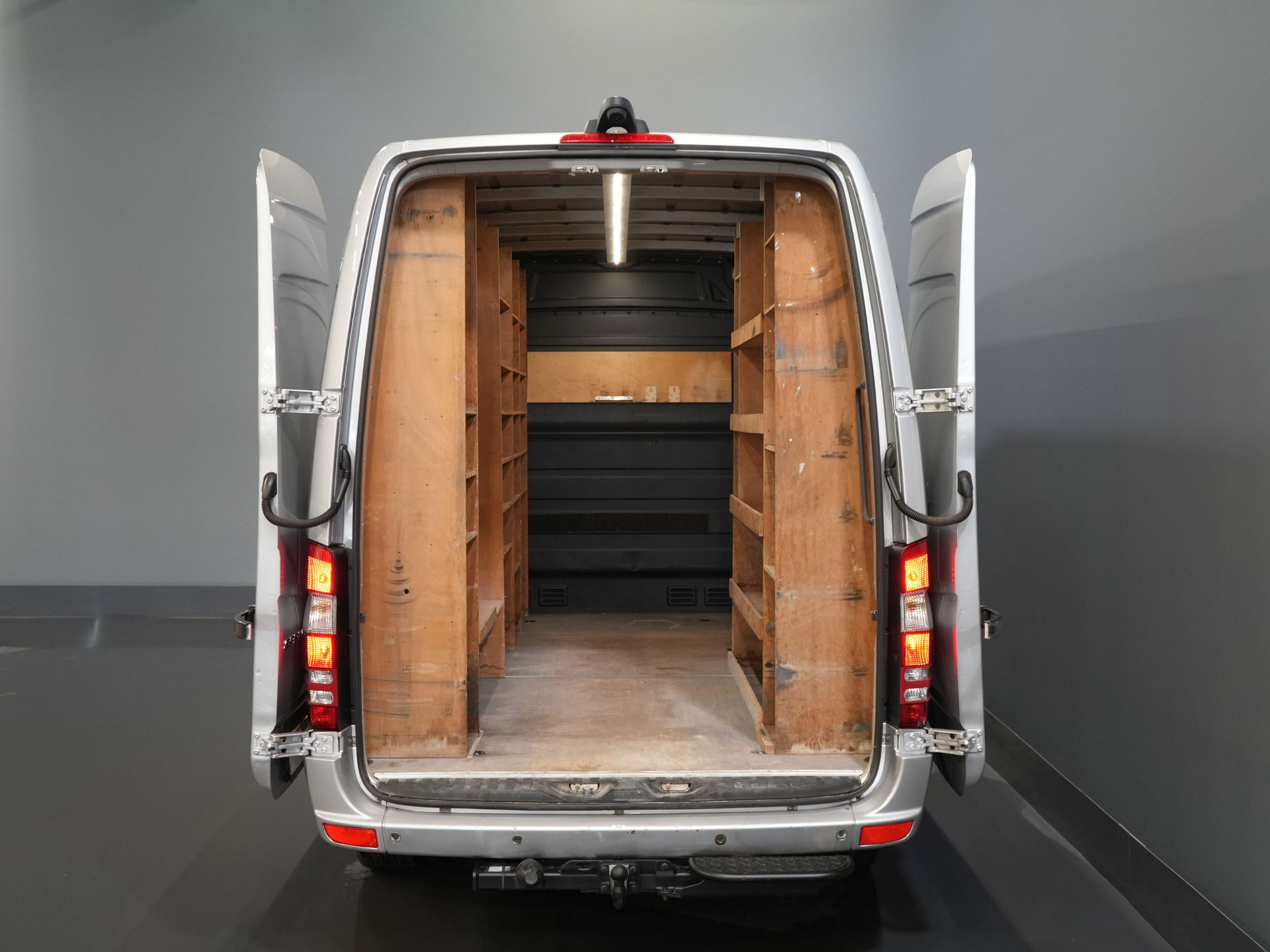 Mercedes-Benz Sprinter Van 319 3.0 V6 CDI Aut. L2H2 E6 BPM FREE ! LOW KM!/ 3.5t Capacité de remorquage/ Xenon/ LMV/ Cruise/ Seatverw./ Camera/ Airco