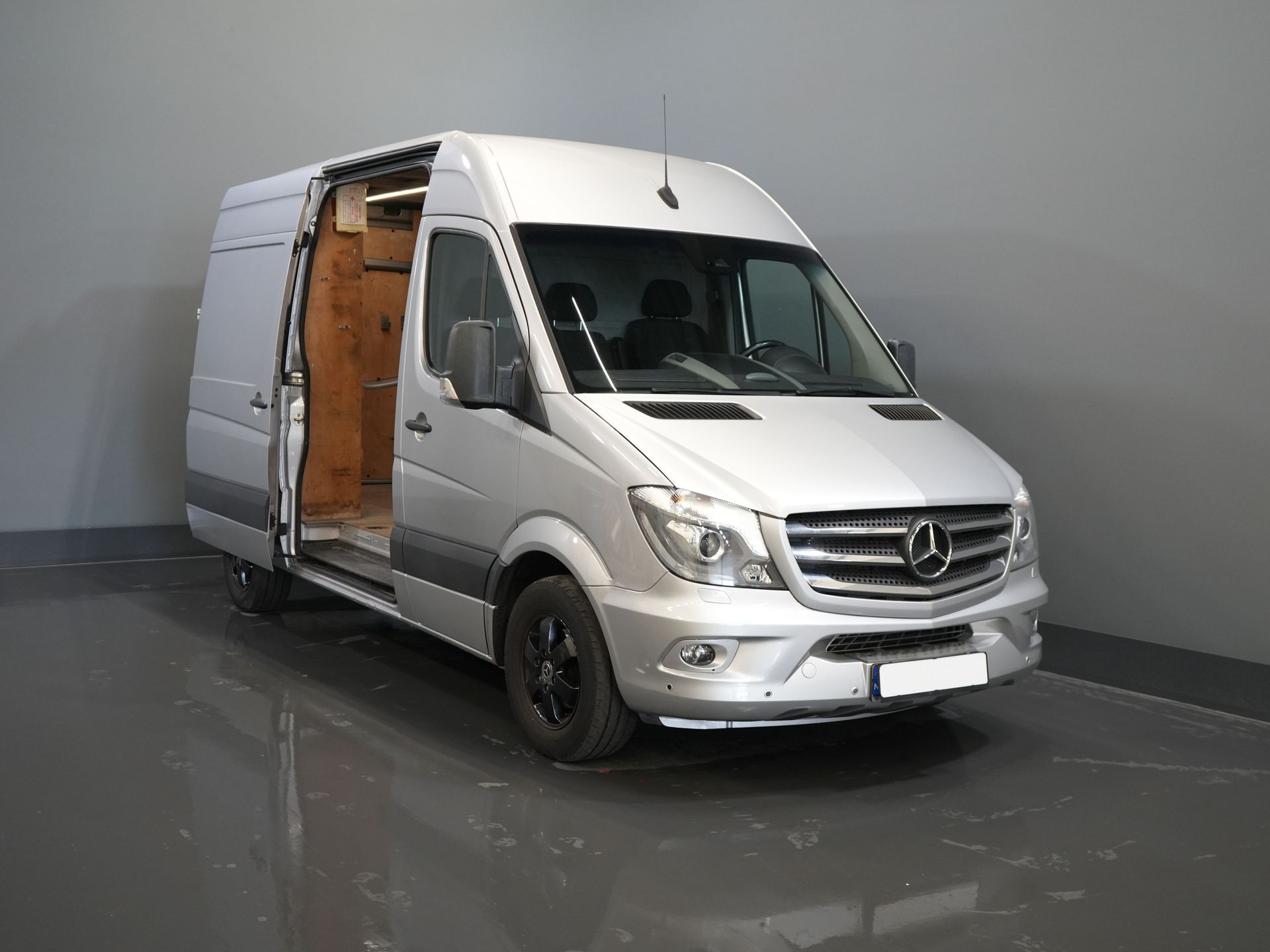 Mercedes-Benz Sprinter Van 319 3.0 V6 CDI Aut. L2H2 E6 BPM FREE ! LOW KM!/ 3.5t Capacité de remorquage/ Xenon/ LMV/ Cruise/ Seatverw./ Camera/ Airco