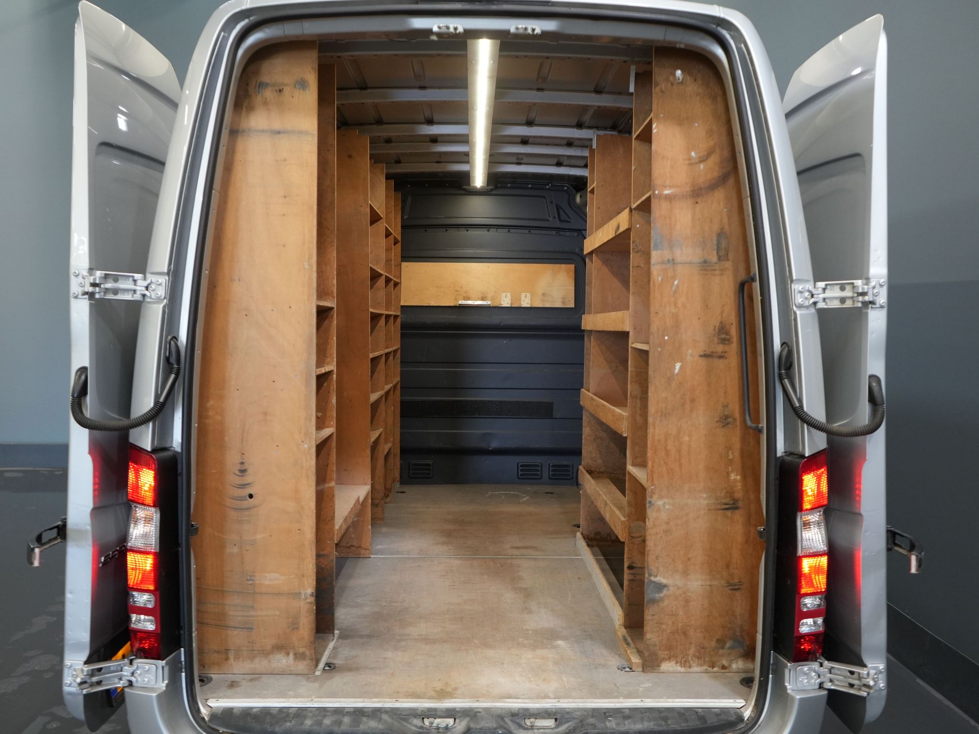 Mercedes-Benz Sprinter Van 319 3.0 V6 CDI Aut. L2H2 E6 BPM FREE ! LOW KM!/ 3.5t Capacité de remorquage/ Xenon/ LMV/ Cruise/ Seatverw./ Camera/ Airco