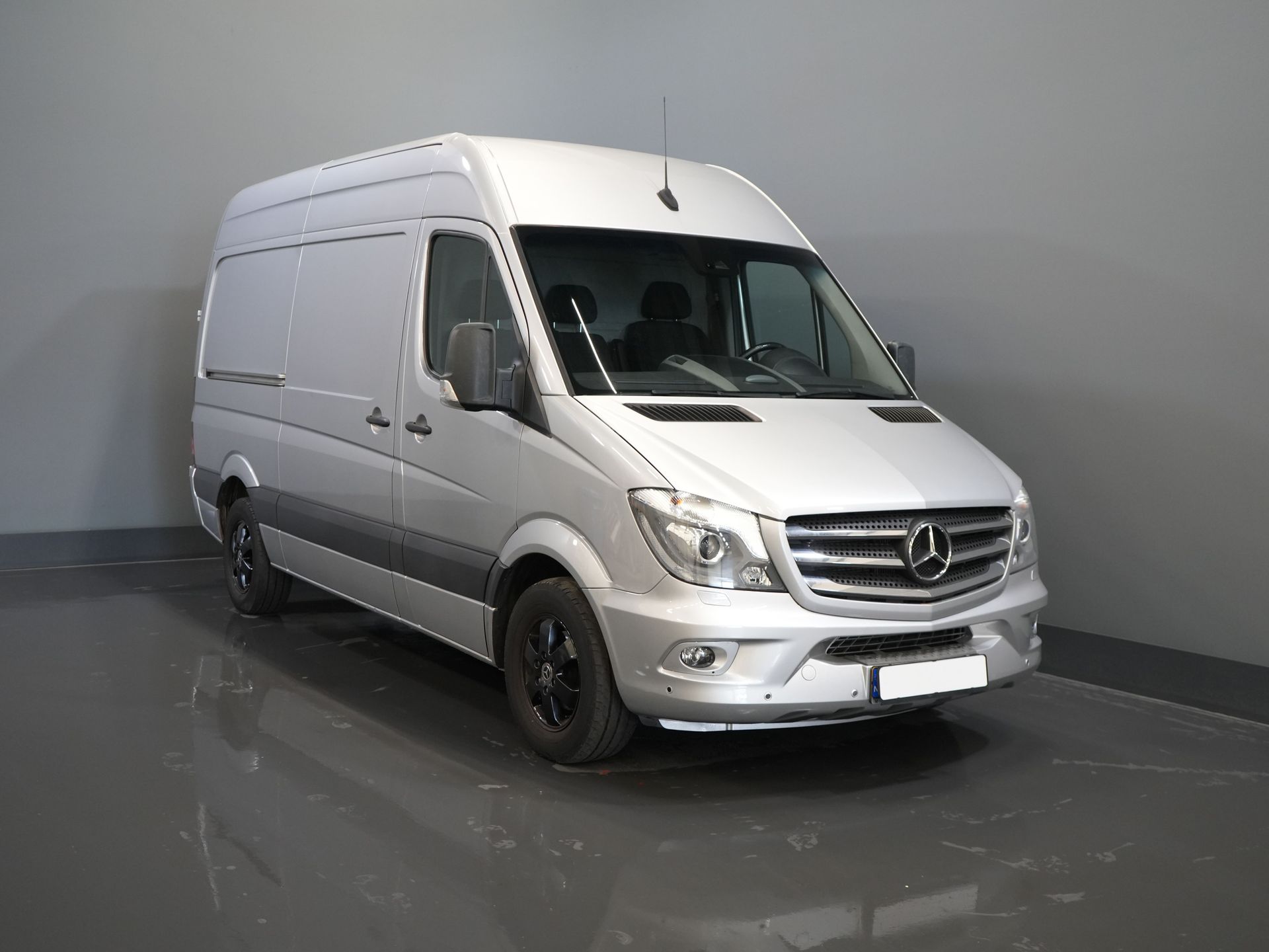 Mercedes-Benz Sprinter Van 319 3.0 V6 CDI Aut. L2H2 E6 BPM FREE ! LOW KM!/ 3.5t Capacité de remorquage/ Xenon/ LMV/ Cruise/ Seatverw./ Camera/ Airco