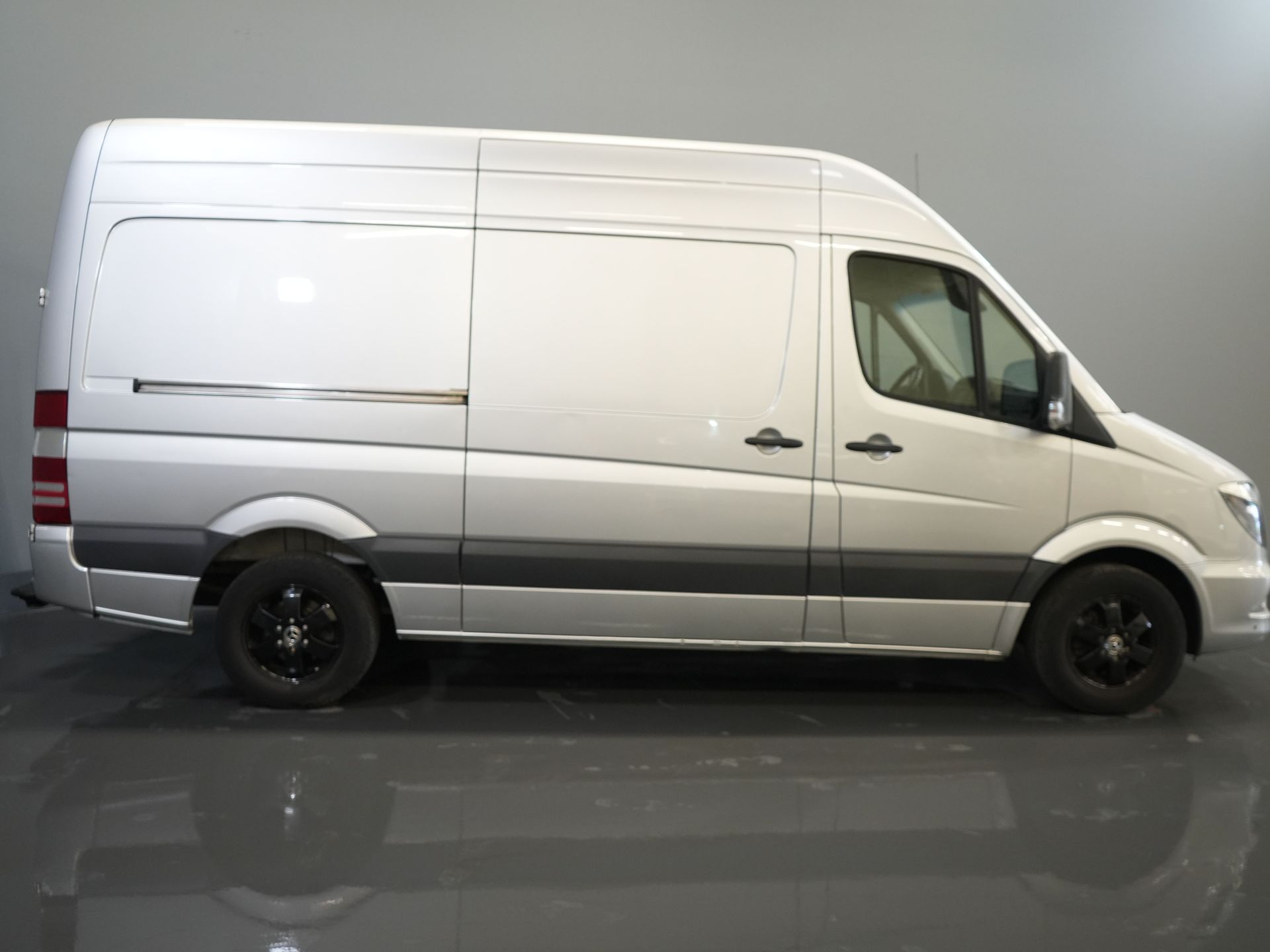 Mercedes-Benz Sprinter Van 319 3.0 V6 CDI Aut. L2H2 E6 BPM FREE ! LOW KM!/ 3.5t Capacité de remorquage/ Xenon/ LMV/ Cruise/ Seatverw./ Camera/ Airco