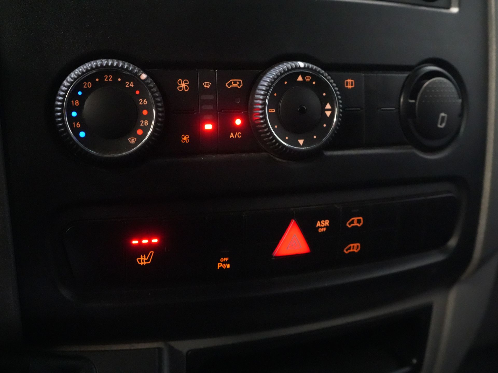 Mercedes-Benz Sprinter Van 319 3.0 V6 CDI Aut. L2H2 E6 BPM FREE ! LOW KM!/ 3.5t Capacité de remorquage/ Xenon/ LMV/ Cruise/ Seatverw./ Camera/ Airco