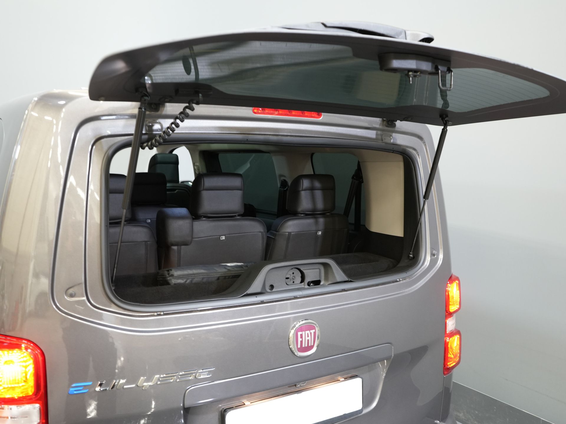 Citroën Ë-Spacetourer Personenvervoer (Ulysse) L2 75 kWh 330 km WLTP (€40.467 incl.btw) Combi/ Kombi/ 8P/ 8 Pers./ Snellader/ 2x Elek.Schuif/ Xenon/ Pano/ Leder/ Clim