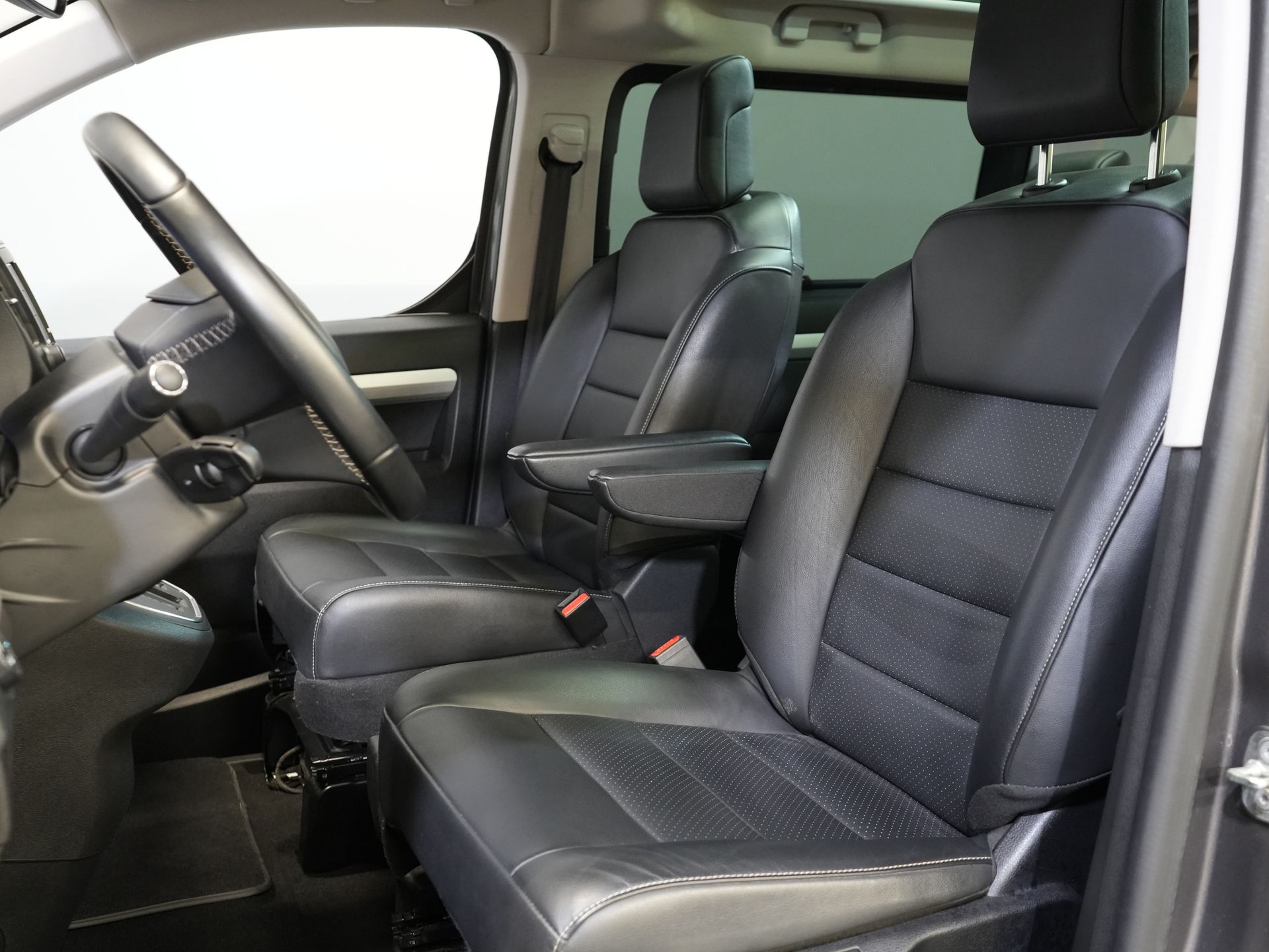 Citroën Ë-Spacetourer Personenvervoer (Ulysse) L2 75 kWh 330 km WLTP (€40.467 incl.btw) Combi/ Kombi/ 8P/ 8 Pers./ Snellader/ 2x Elek.Schuif/ Xenon/ Pano/ Leder/ Clim