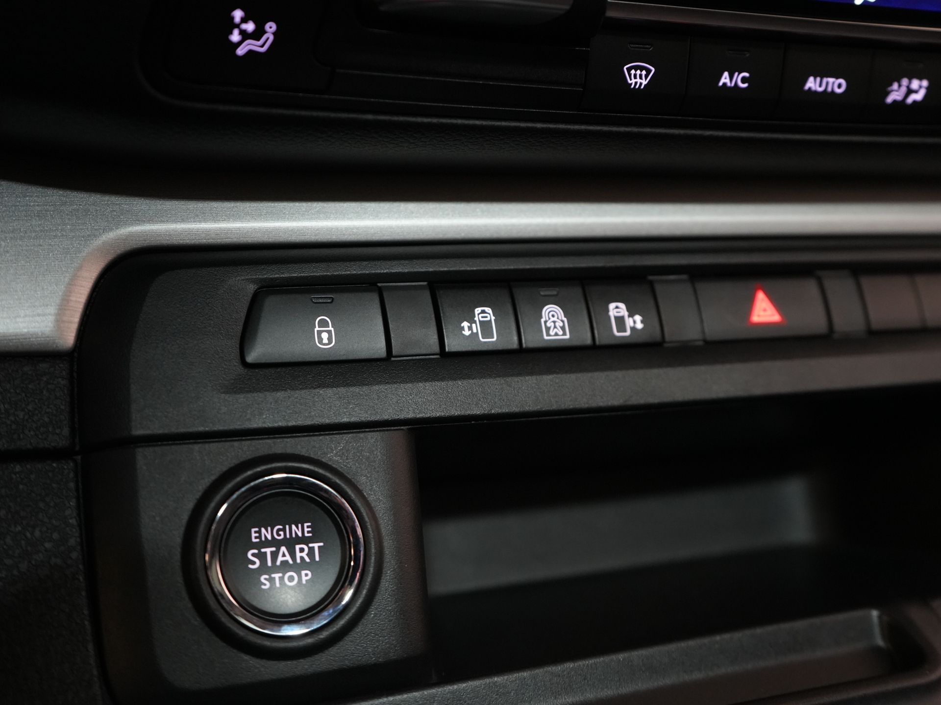 Citroën Ë-Spacetourer Personenvervoer (Ulysse) L2 75 kWh 330 km WLTP (€40.467 incl.btw) Combi/ Kombi/ 8P/ 8 Pers./ Snellader/ 2x Elek.Schuif/ Xenon/ Pano/ Leder/ Clim