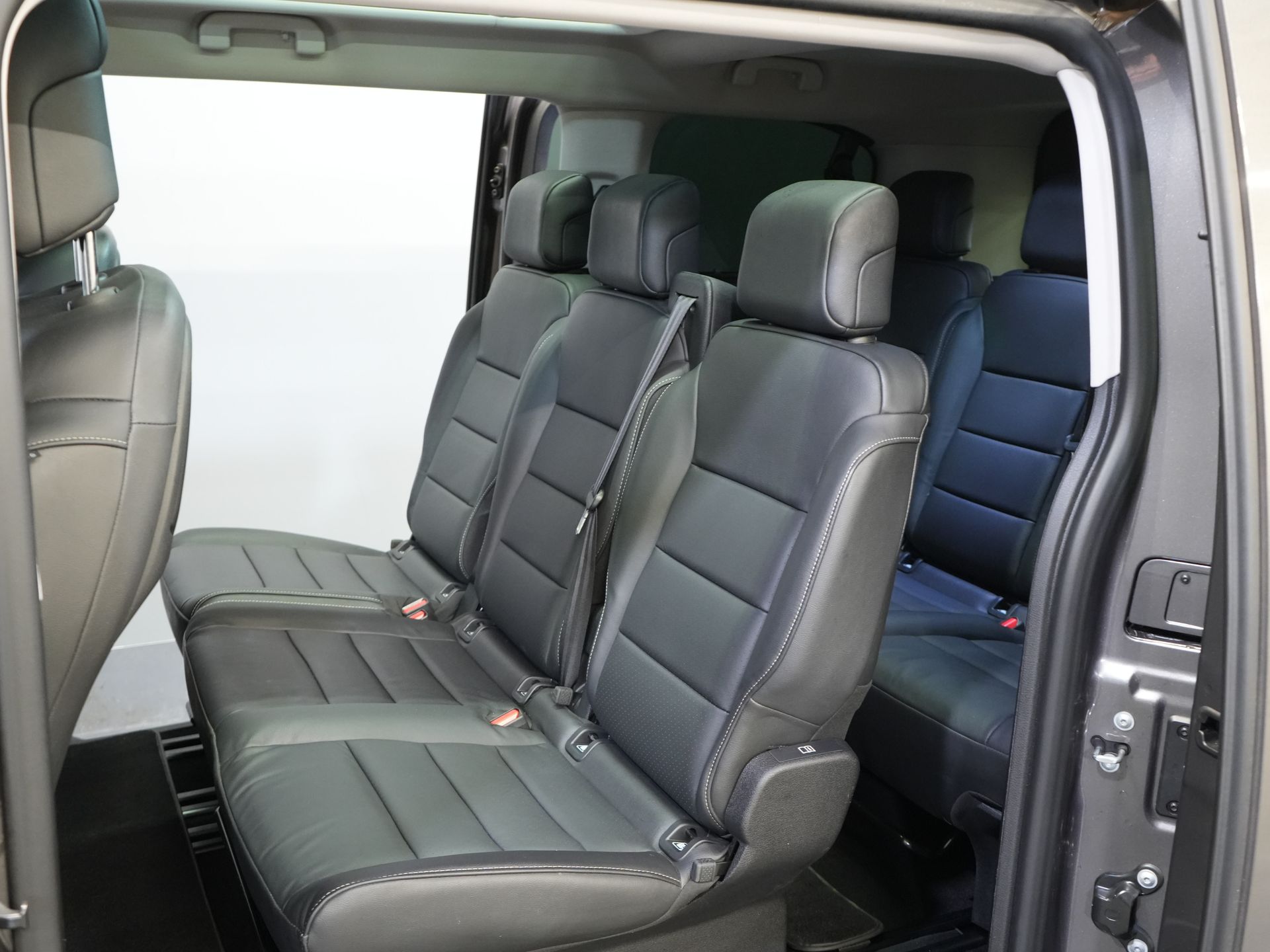 Citroën Ë-Spacetourer Personenvervoer (Ulysse) L2 75 kWh 330 km WLTP (€40.467 incl.btw) Combi/ Kombi/ 8P/ 8 Pers./ Snellader/ 2x Elek.Schuif/ Xenon/ Pano/ Leder/ Clim