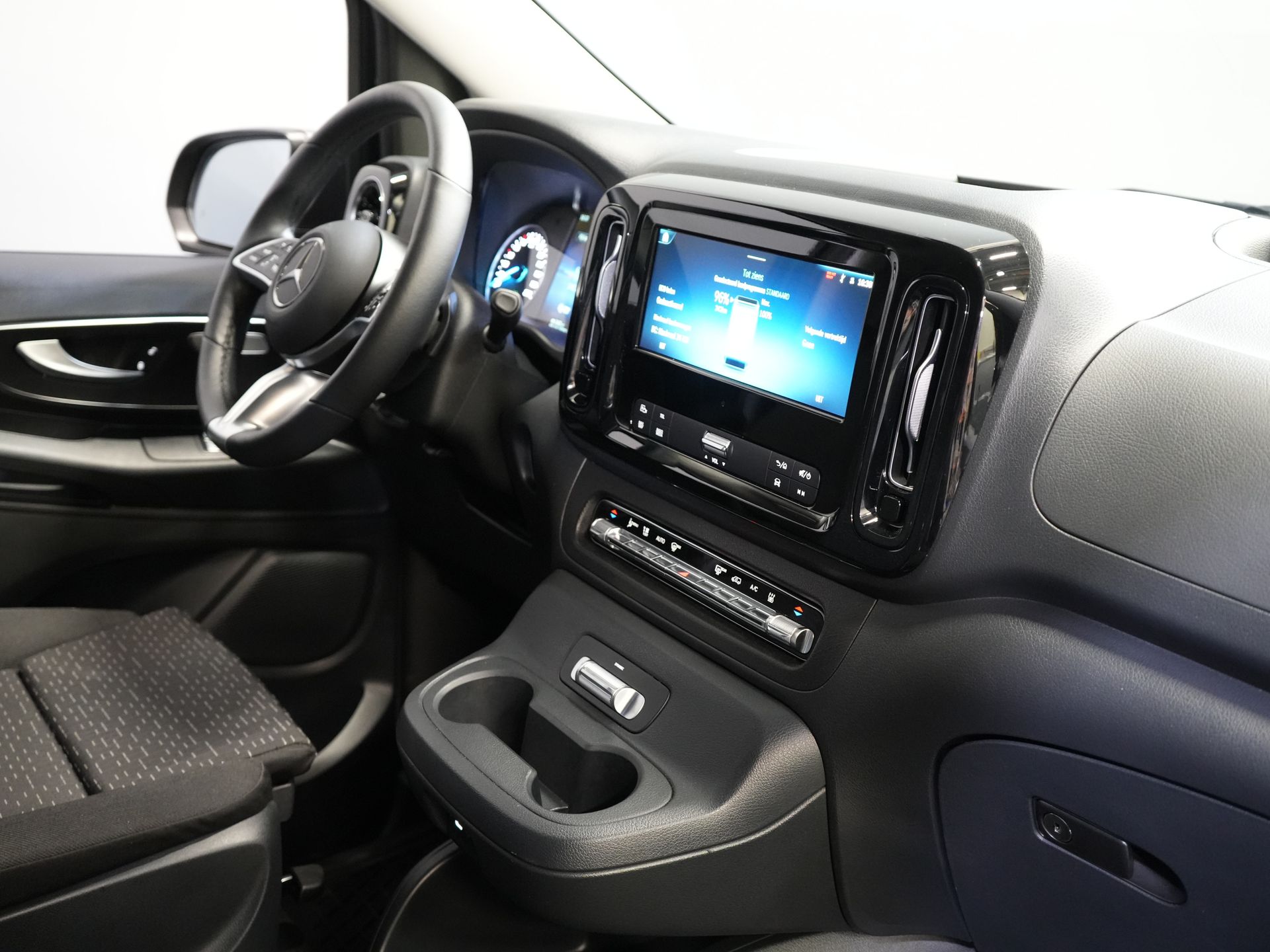 Mercedes-Benz eVito Bestelbus eVito L2 60 kWh 285 km WLTP Snellader/ LED/ Adapt.Cruise/ Stoelverw./ Carplay/ Camera/ PDC/ 17