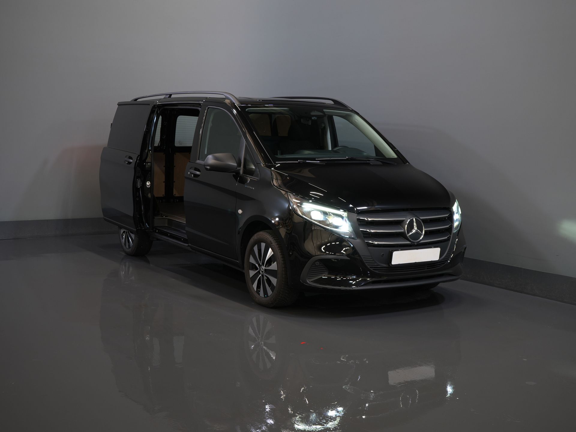 Mercedes-Benz eVito Bestelbus eVito L2 60 kWh 285 km WLTP Snellader/ LED/ Adapt.Cruise/ Stoelverw./ Carplay/ Camera/ PDC/ 17
