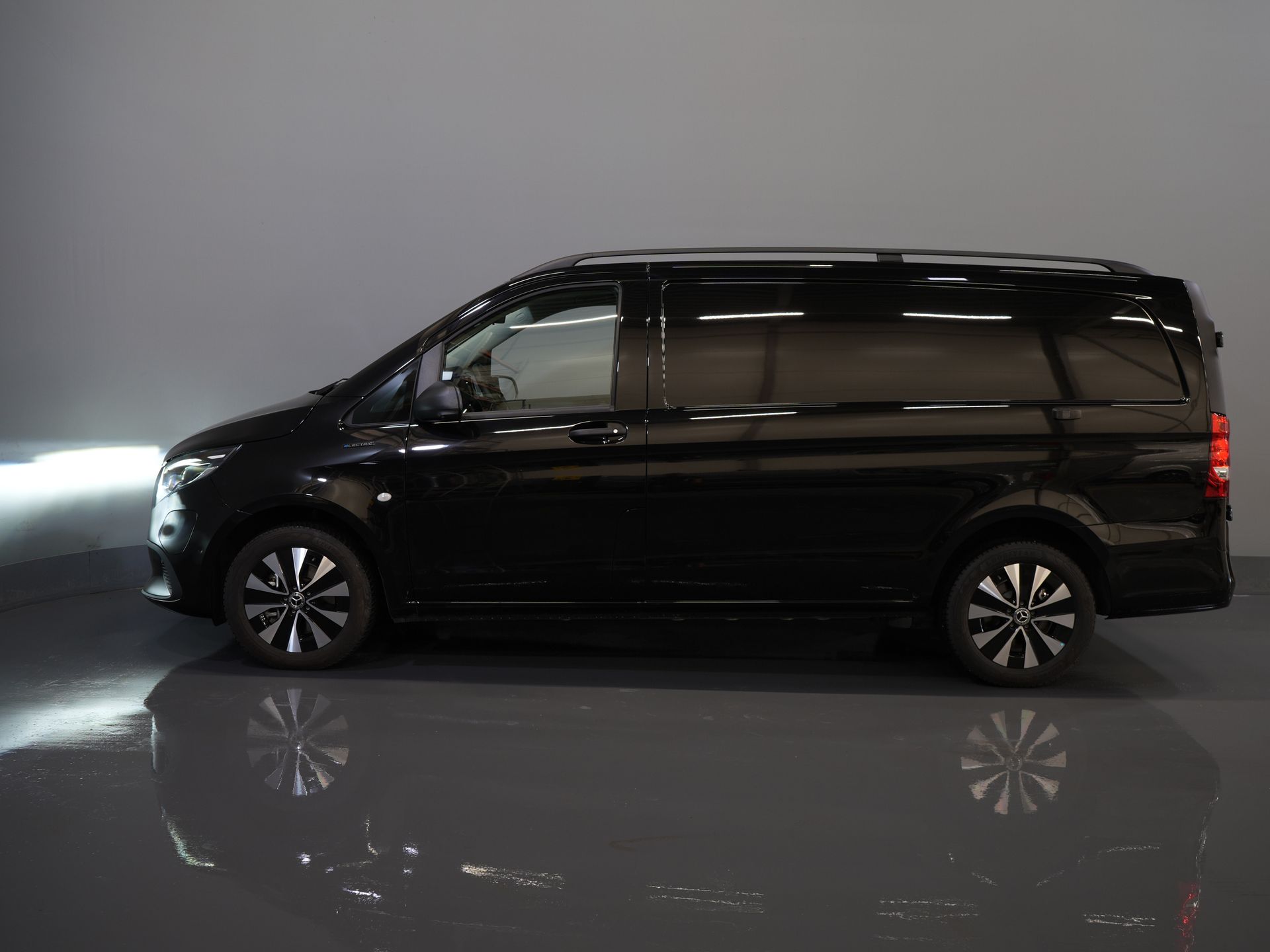 Mercedes-Benz eVito Bestelbus eVito L2 60 kWh 285 km WLTP Snellader/ LED/ Adapt.Cruise/ Stoelverw./ Carplay/ Camera/ PDC/ 17
