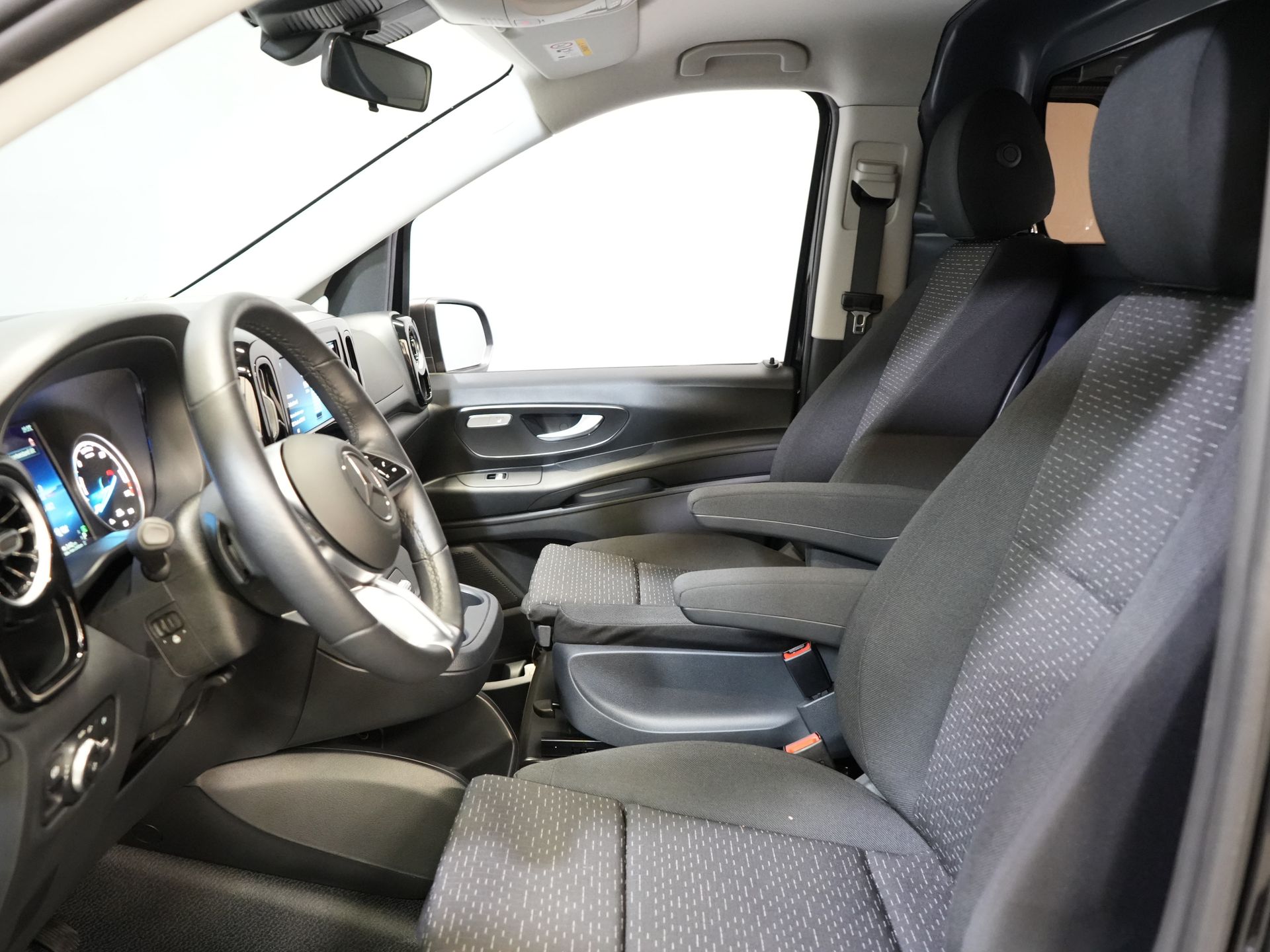 Mercedes-Benz eVito Bestelbus eVito L2 60 kWh 285 km WLTP Snellader/ LED/ Adapt.Cruise/ Stoelverw./ Carplay/ Camera/ PDC/ 17