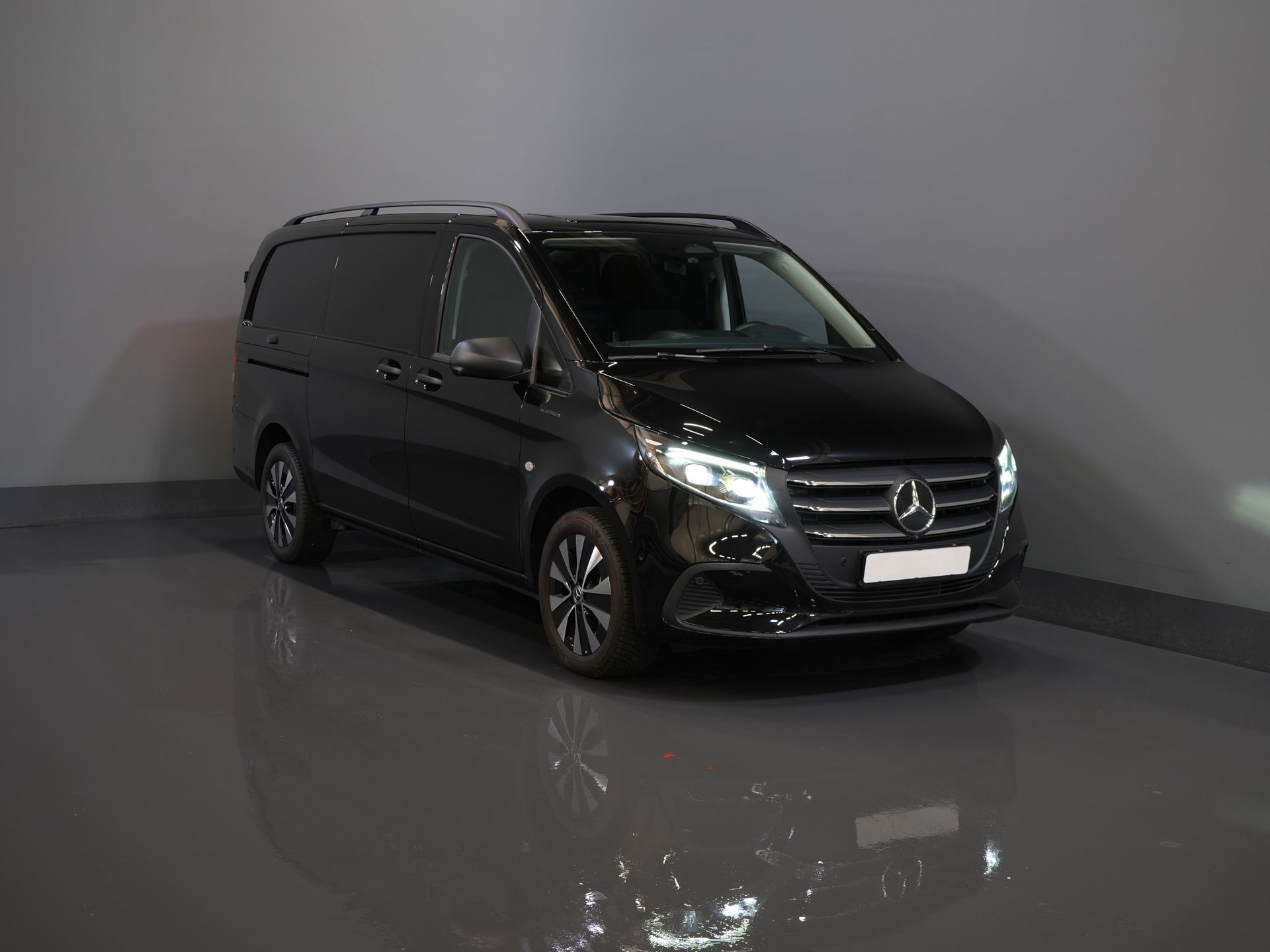 Mercedes-Benz eVito Bestelbus eVito L2 60 kWh 285 km WLTP Snellader/ LED/ Adapt.Cruise/ Stoelverw./ Carplay/ Camera/ PDC/ 17