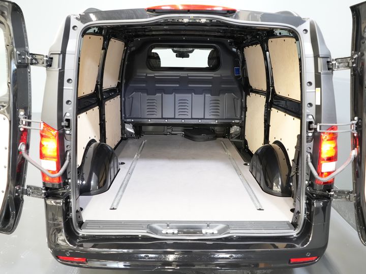 Mercedes-Benz eVito Bestelbus eVito L2 60 kWh 285 km WLTP Snellader/ LED/ Adapt.Cruise/ Stoelverw./ Carplay/ Camera/ PDC/ 17