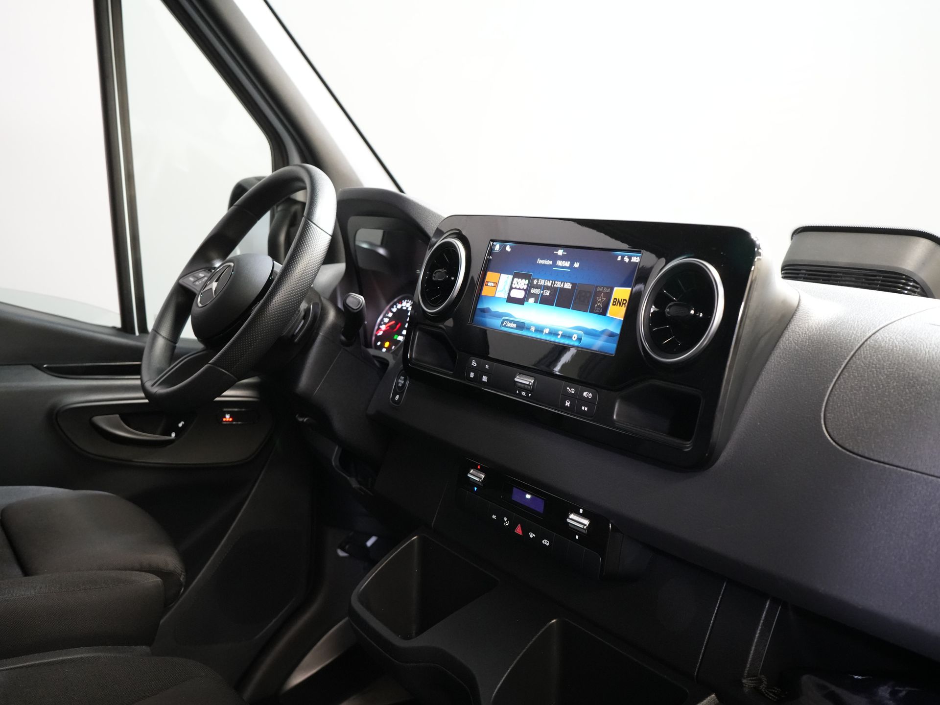 Mercedes-Benz Sprinter Van 317 CDI Aut. L2H2 3.5t Trekverm./ LED/ Gev.Stoel/ 270 Gr.Deuren/ Stoelverw./ Navi/ Camera/ PDC/ Cruise/ Airco