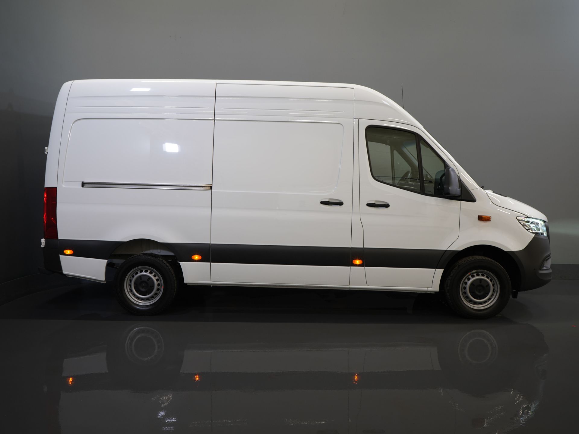 Mercedes-Benz Sprinter Van 317 CDI Aut. L2H2 3.5t Trekverm./ LED/ Gev.Stoel/ 270 Gr.Deuren/ Stoelverw./ Navi/ Camera/ PDC/ Cruise/ Airco