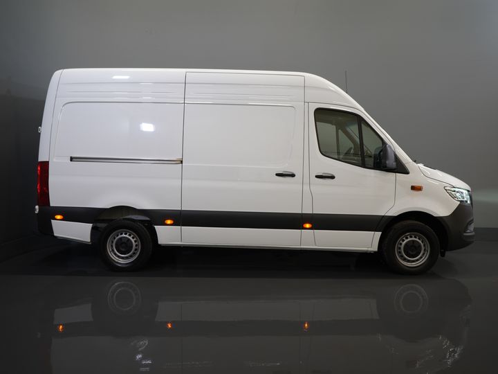 Mercedes-Benz Sprinter Van 317 CDI Aut. L2H2 3.5t Trekverm./ LED/ Gev.Stoel/ 270 Gr.Deuren/ Stoelverw./ Navi/ Camera/ PDC/ Cruise/ Airco