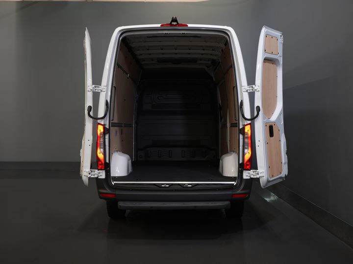 Mercedes-Benz Sprinter Van 317 CDI Aut. L2H2 3.5t Trekverm./ LED/ Gev.Stoel/ 270 Gr.Deuren/ Stoelverw./ Navi/ Camera/ PDC/ Cruise/ Airco