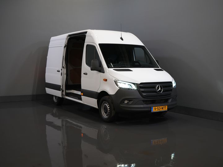 Mercedes-Benz Sprinter Van 317 CDI Aut. L2H2 3.5t Trekverm./ LED/ Gev.Stoel/ 270 Gr.Deuren/ Stoelverw./ Navi/ Camera/ PDC/ Cruise/ Airco