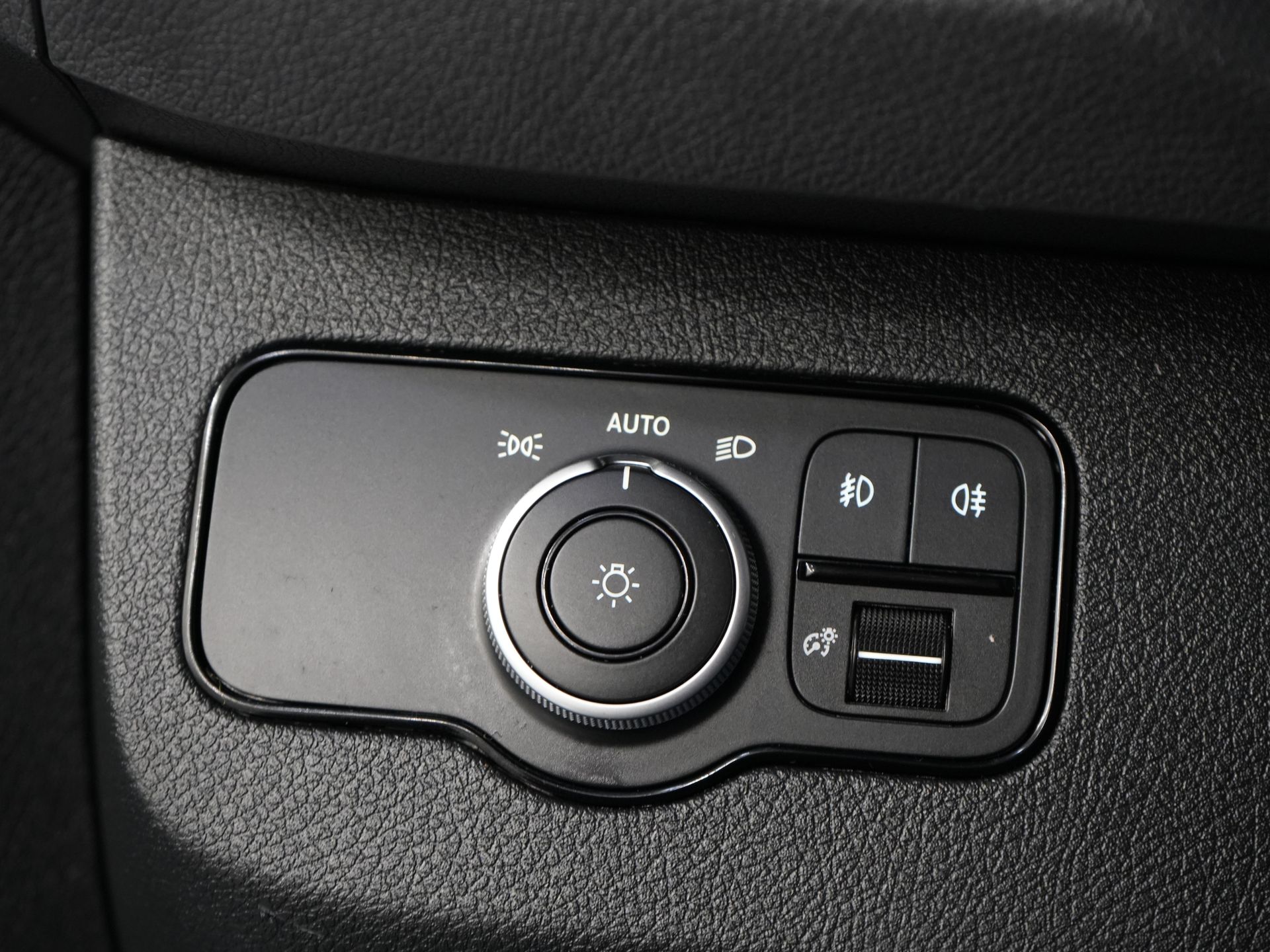 Mercedes-Benz Sprinter Van 317 CDI Aut. L2H2 3.5t Trekverm./ LED/ Gev.Stoel/ 270 Gr.Deuren/ Stoelverw./ Navi/ Camera/ PDC/ Cruise/ Airco