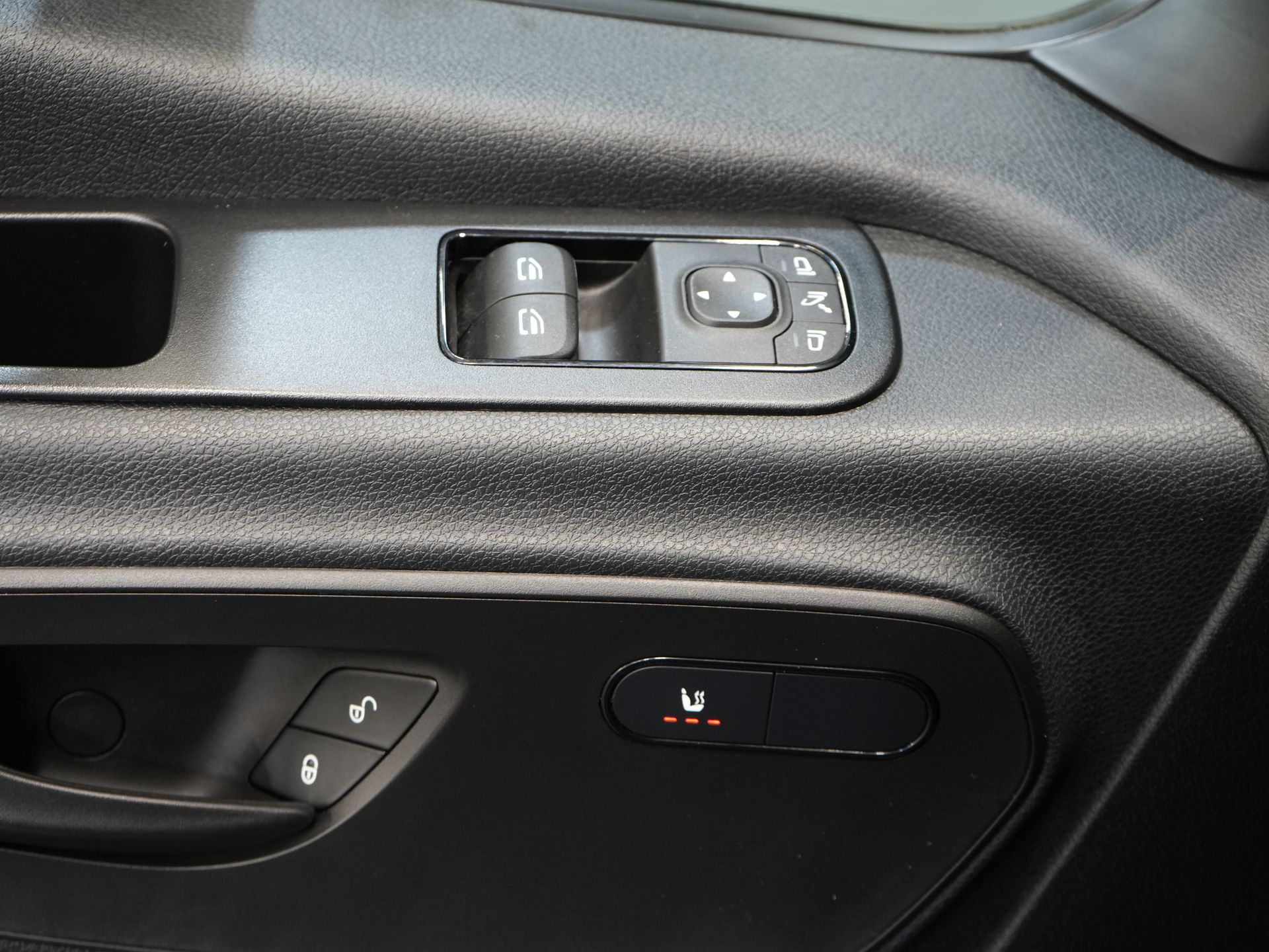 Mercedes-Benz Sprinter Van 317 CDI Aut. L2H2 3.5t Trekverm./ LED/ Gev.Stoel/ 270 Gr.Deuren/ Stoelverw./ Navi/ Camera/ PDC/ Cruise/ Airco