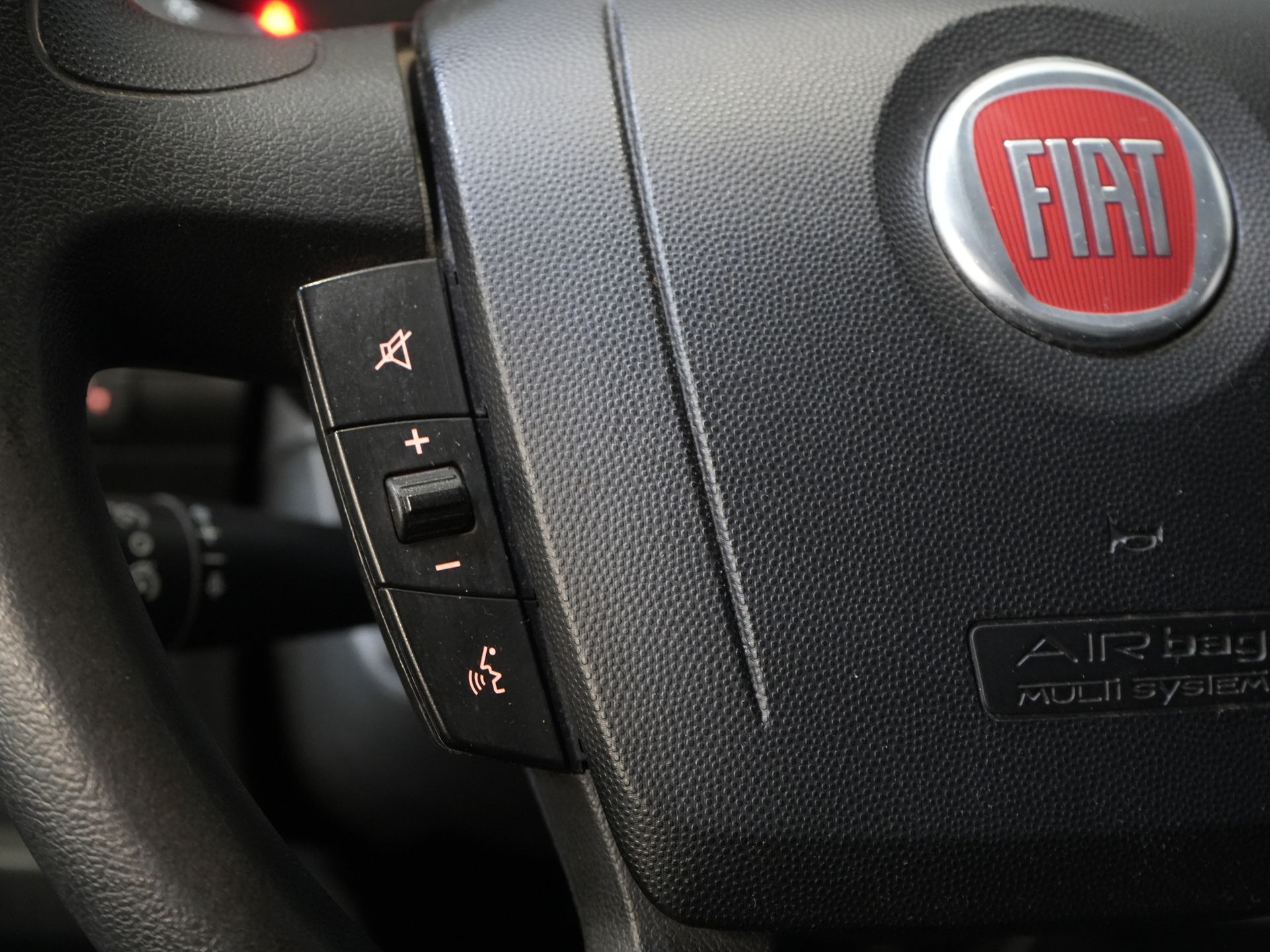 Fiat Ducato Bakwagen 2.3 MJ 150 KM Bakwagen 377x220x222 Laadklep/ Zijdeur/ Spoiler/ Tacho/ Gev.Stoel/ Kamera/ Climate/ Cruise/ Navi