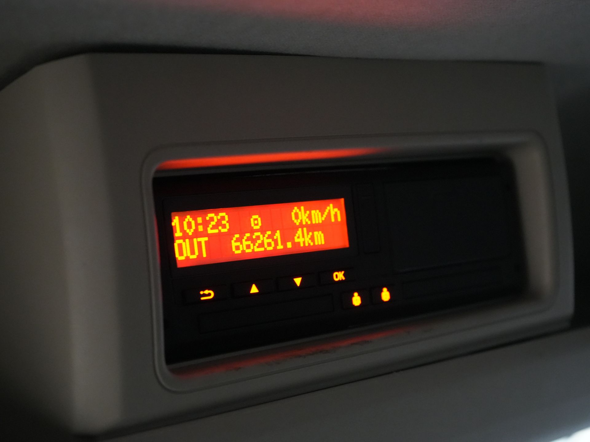 Fiat Ducato Bakwagen 2.3 MJ 150 KM Bakwagen 377x220x222 Laadklep/ Zijdeur/ Spoiler/ Tacho/ Gev.Stoel/ Kamera/ Climate/ Cruise/ Navi