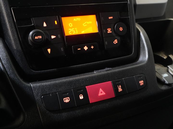 Fiat Ducato Bakwagen 2.3 MJ 150 KM Bakwagen 377x220x222 Laadklep/ Zijdeur/ Spoiler/ Tacho/ Gev.Stoel/ Kamera/ Climate/ Cruise/ Navi