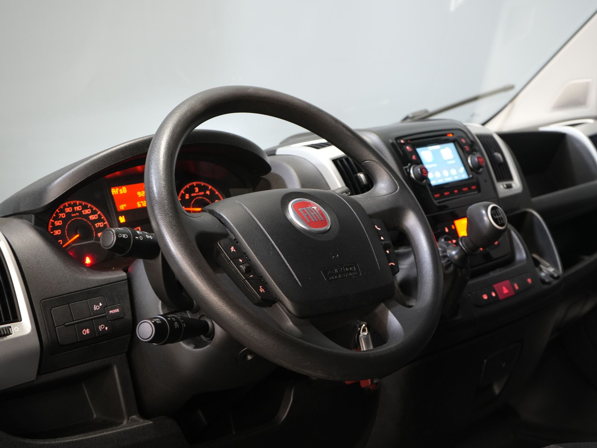 Fiat Ducato Bakwagen 2.3 MJ 150 KM Bakwagen 377x220x222 Laadklep/ Zijdeur/ Spoiler/ Tacho/ Gev.Stoel/ Kamera/ Climate/ Cruise/ Navi