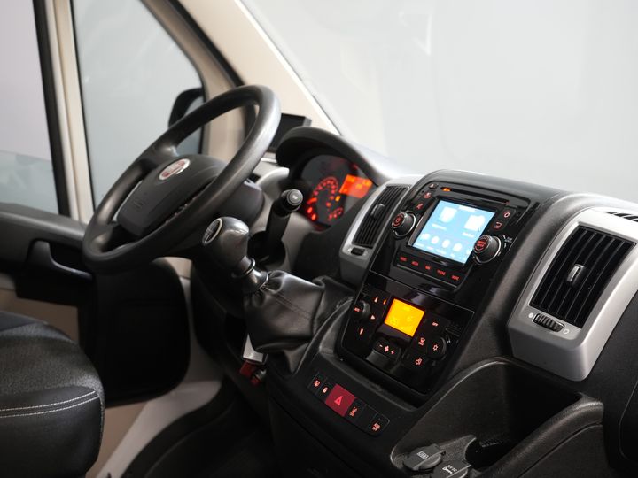 Fiat Ducato Bakwagen 2.3 MJ 150 KM Bakwagen 377x220x222 Laadklep/ Zijdeur/ Spoiler/ Tacho/ Gev.Stoel/ Kamera/ Climate/ Cruise/ Navi