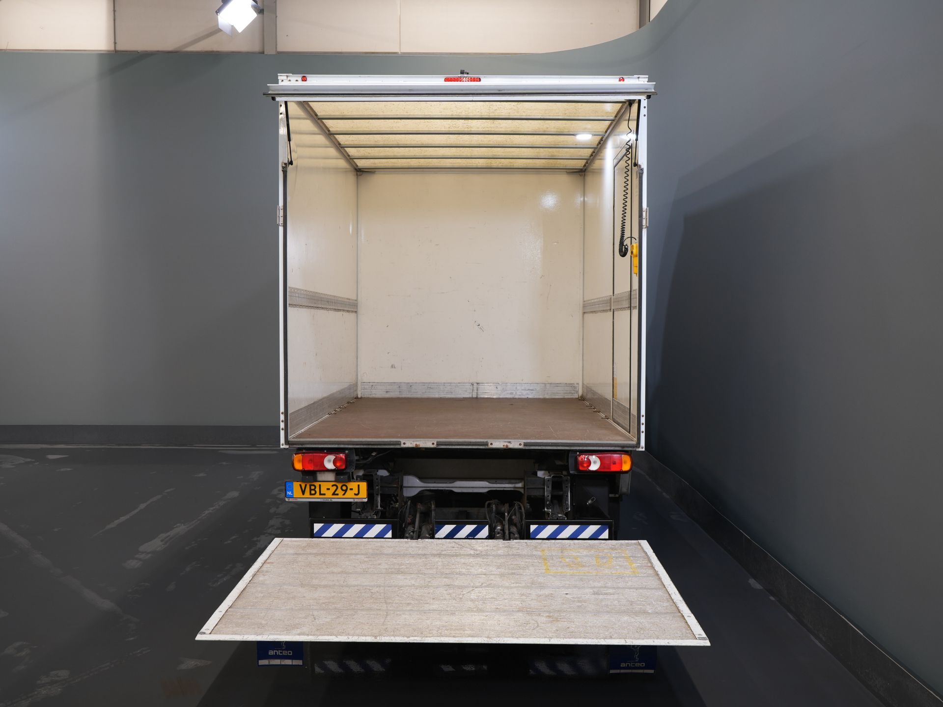 Fiat Ducato Bakwagen 2.3 MJ 150 KM Bakwagen 377x220x222 Laadklep/ Zijdeur/ Spoiler/ Tacho/ Gev.Stoel/ Kamera/ Climate/ Cruise/ Navi