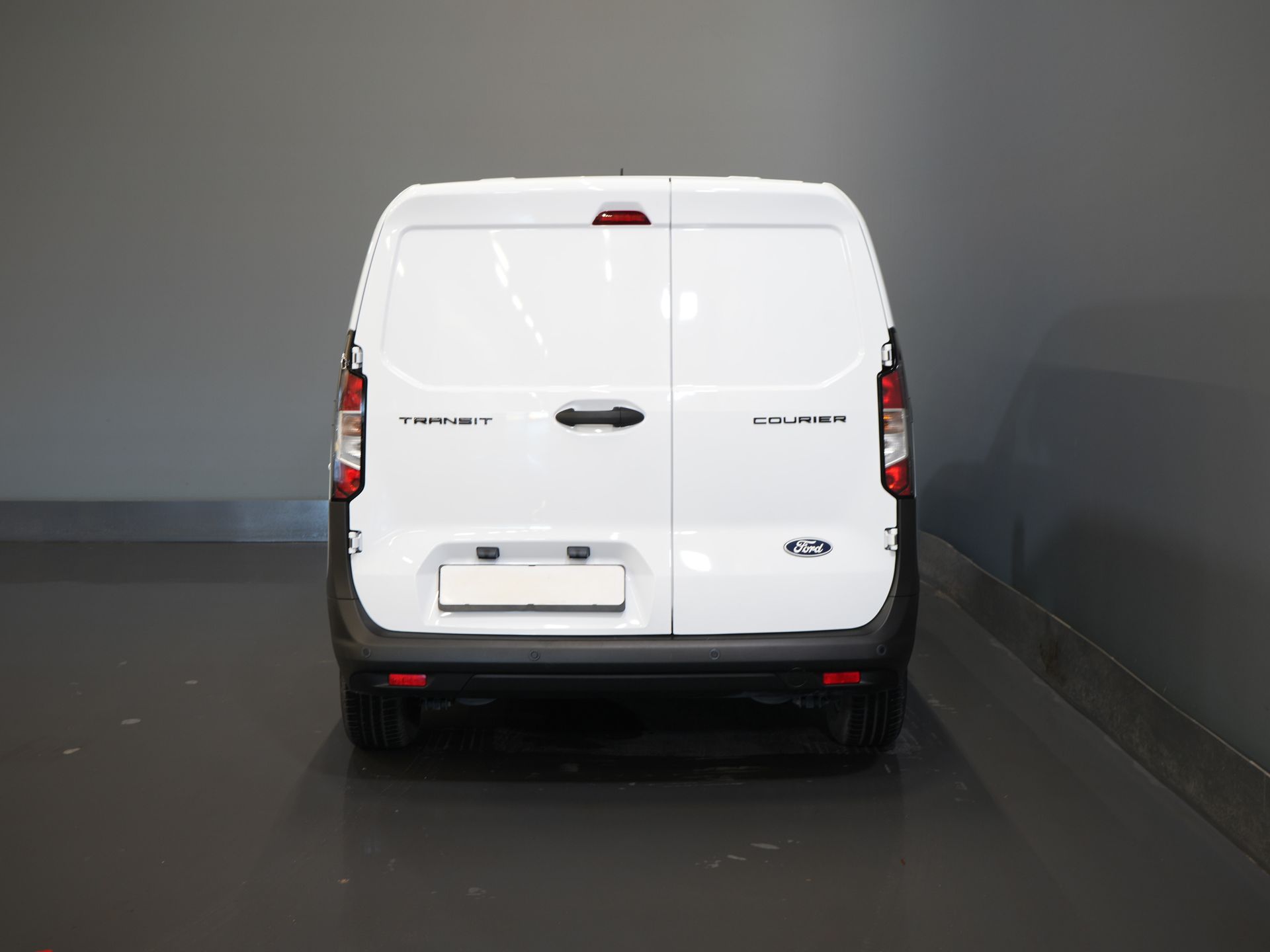 Ford Transit Courier Bestelbus 1.0 Trend 100 pk BENZINE BPM VRIJ! Garantie 05-2029/ Carplay/ Virtual Cockpit/ Airco/ Cruise