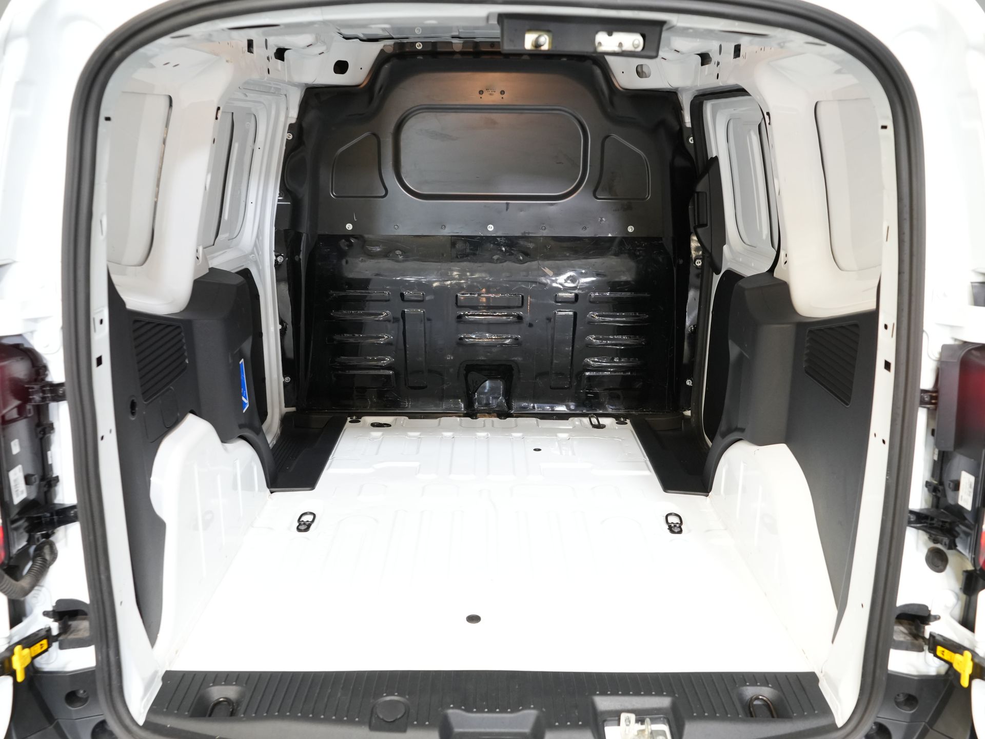 Ford Transit Courier Bestelbus 1.0 Trend 100 pk BENZINE BPM VRIJ! Garantie 05-2029/ Carplay/ Virtual Cockpit/ Airco/ Cruise