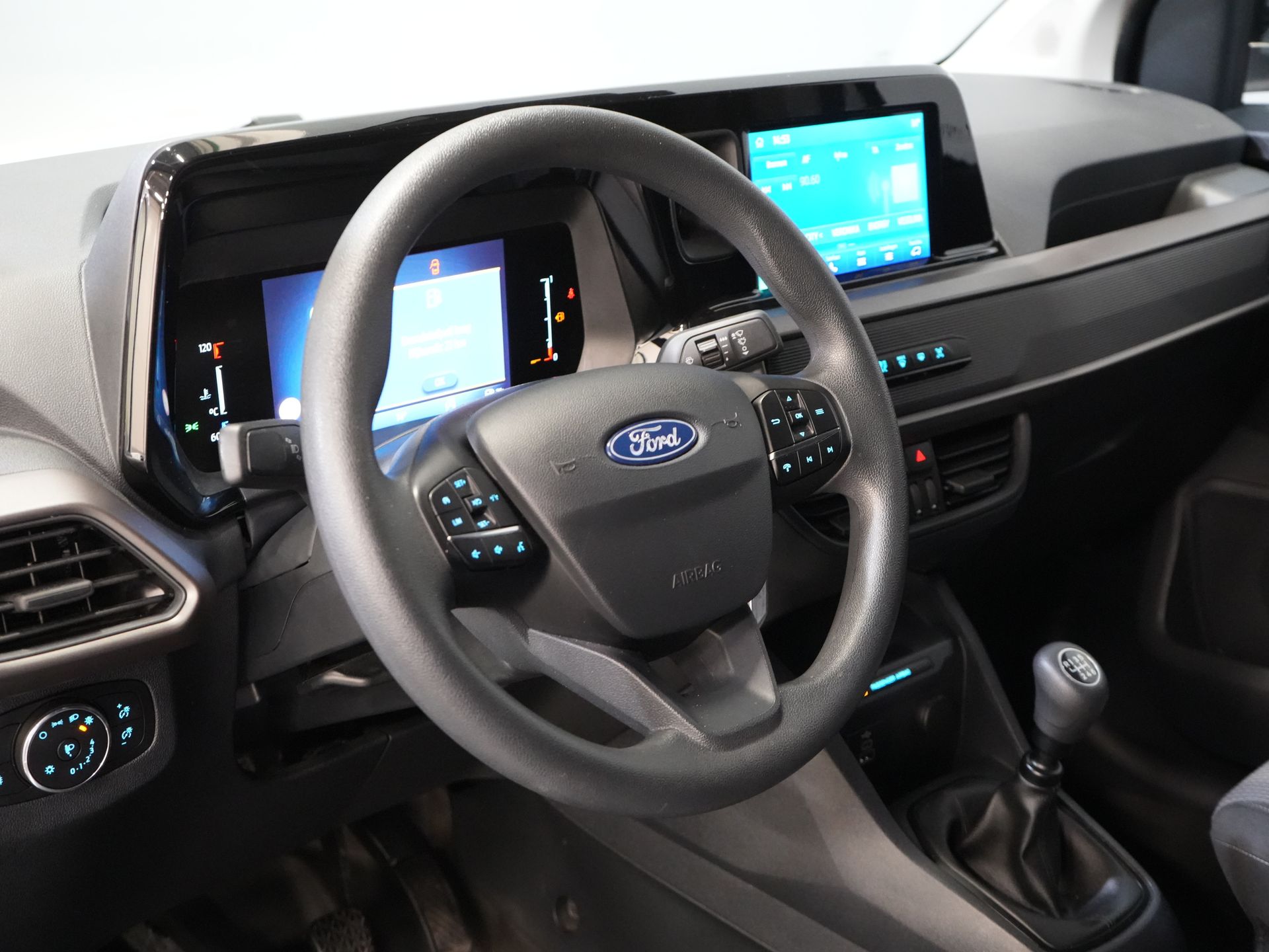 Ford Transit Courier Bestelbus 1.0 Trend 100 pk BENZINE BPM VRIJ! Garantie 05-2029/ Carplay/ Virtual Cockpit/ Airco/ Cruise