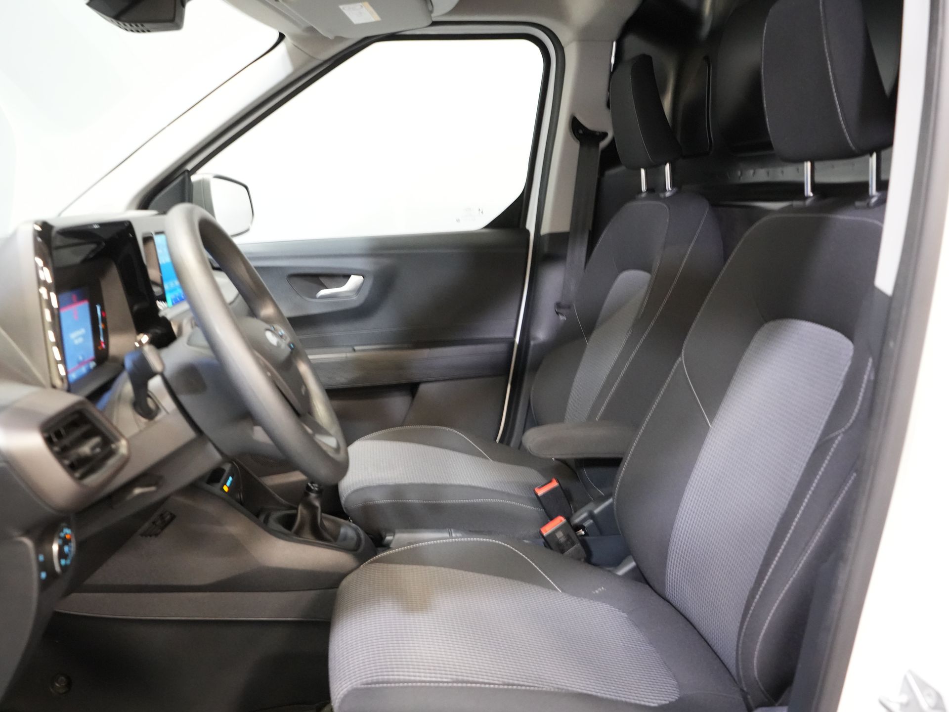 Ford Transit Courier Bestelbus 1.0 Trend 100 pk BENZINE BPM VRIJ! Garantie 05-2029/ Carplay/ Virtual Cockpit/ Airco/ Cruise