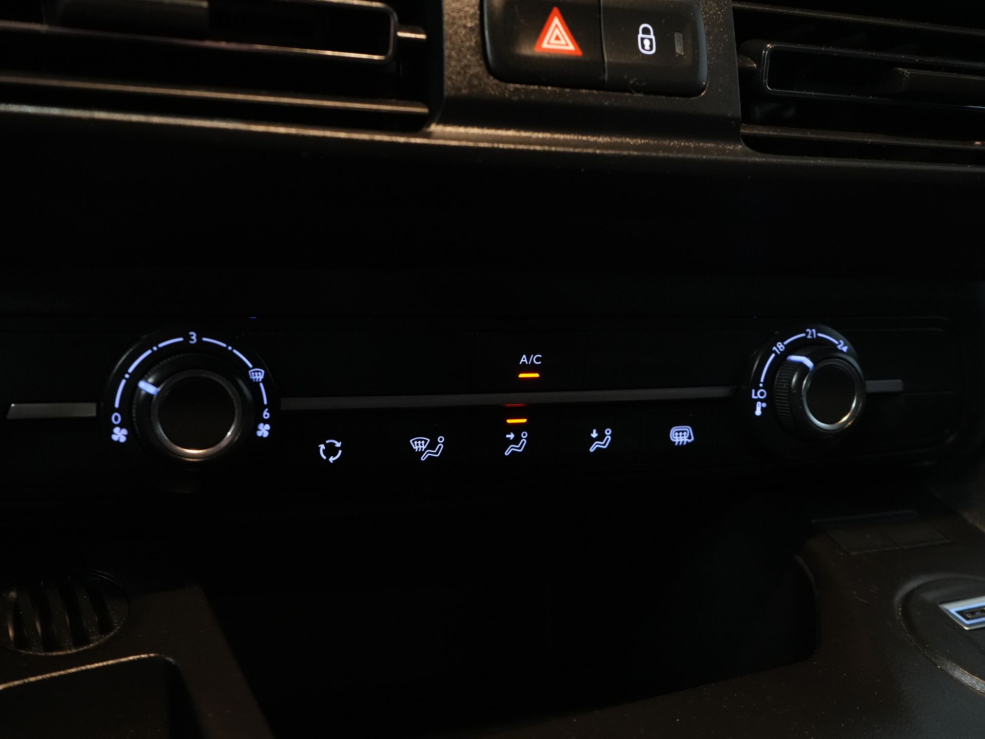 Fiat Doblò Bestelbus 1.2 110 pk L2 BENZINE 3pers./ Virtual Cockpit/ Carplay/ Navi/ Camera/ PDC/ Cruise/ Airco