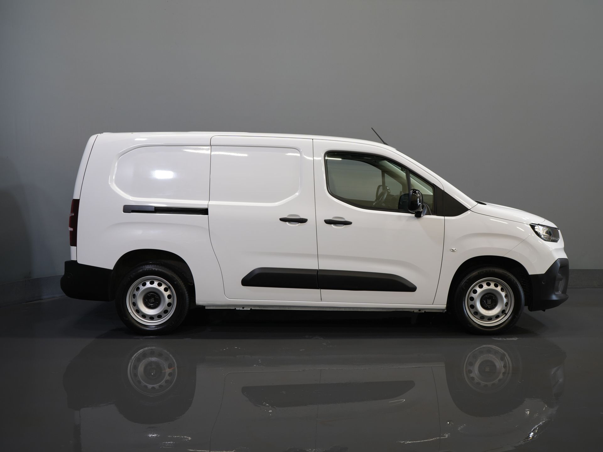 Fiat Doblò Bestelbus 1.2 110 pk L2 BENZINE 3pers./ Virtual Cockpit/ Carplay/ Navi/ Camera/ PDC/ Cruise/ Airco